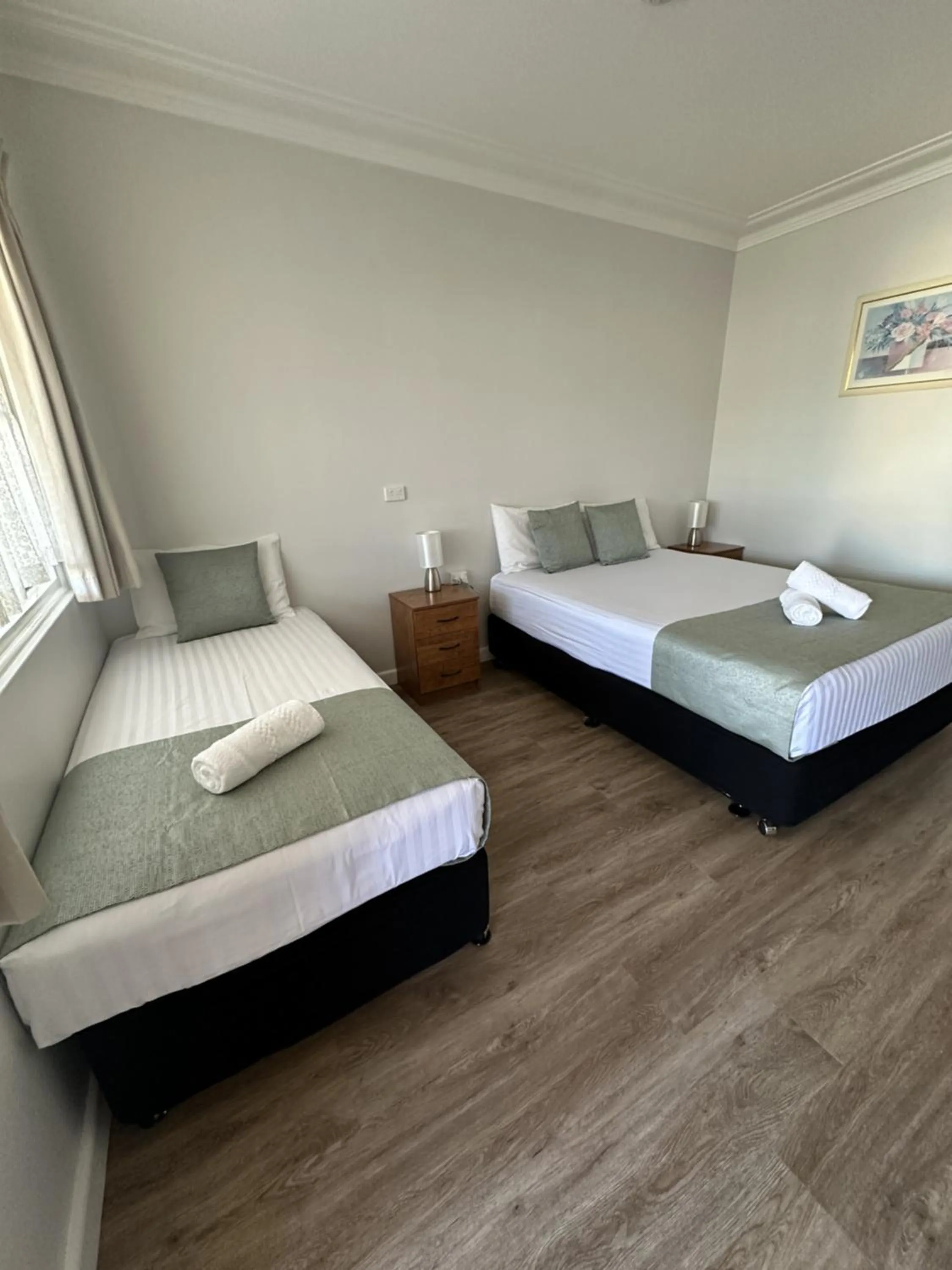 Bed in Bucketts Way Motel Gloucester