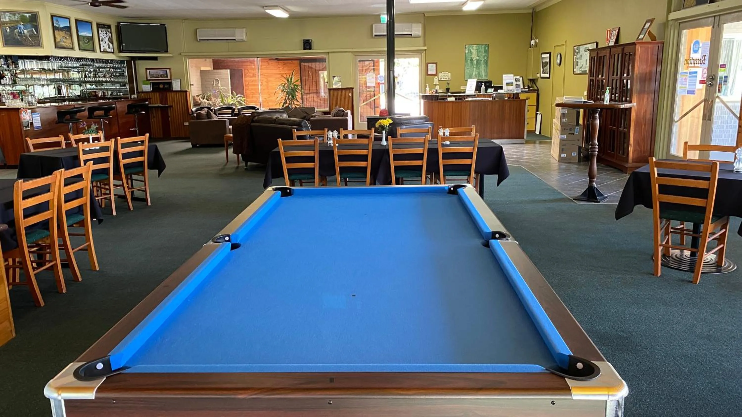 Communal lounge/ TV room in Bucketts Way Motel Gloucester
