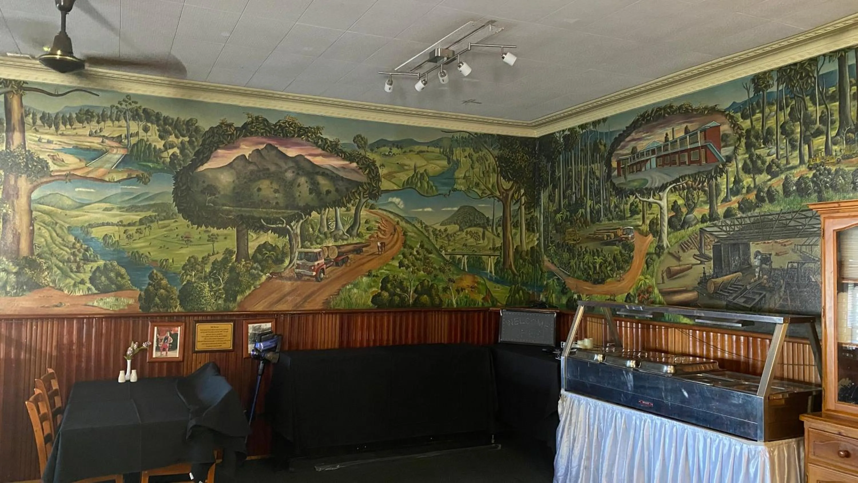 Dinner in Bucketts Way Motel Gloucester