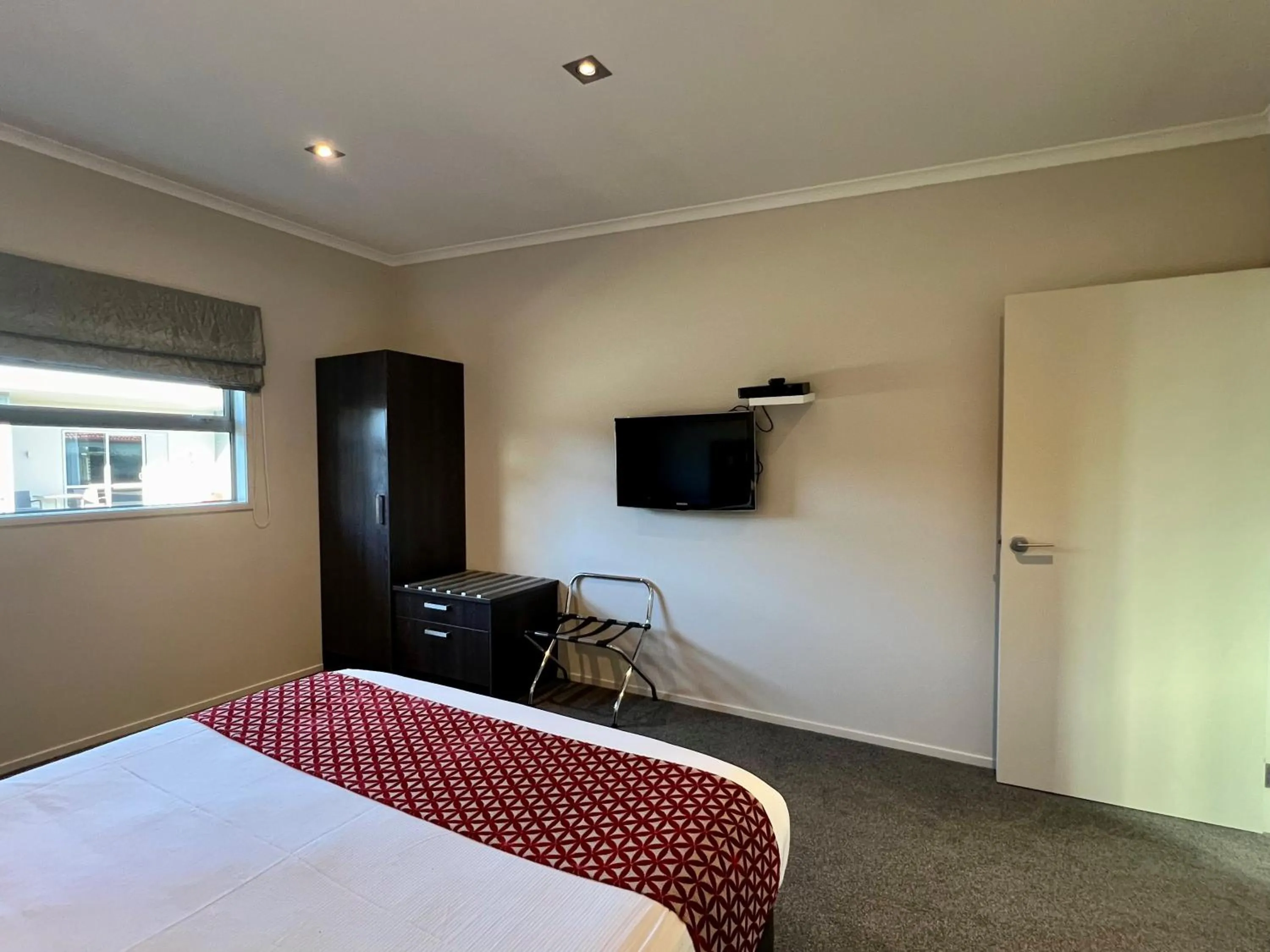 Bedroom, Bed in 37 The Landing Motel