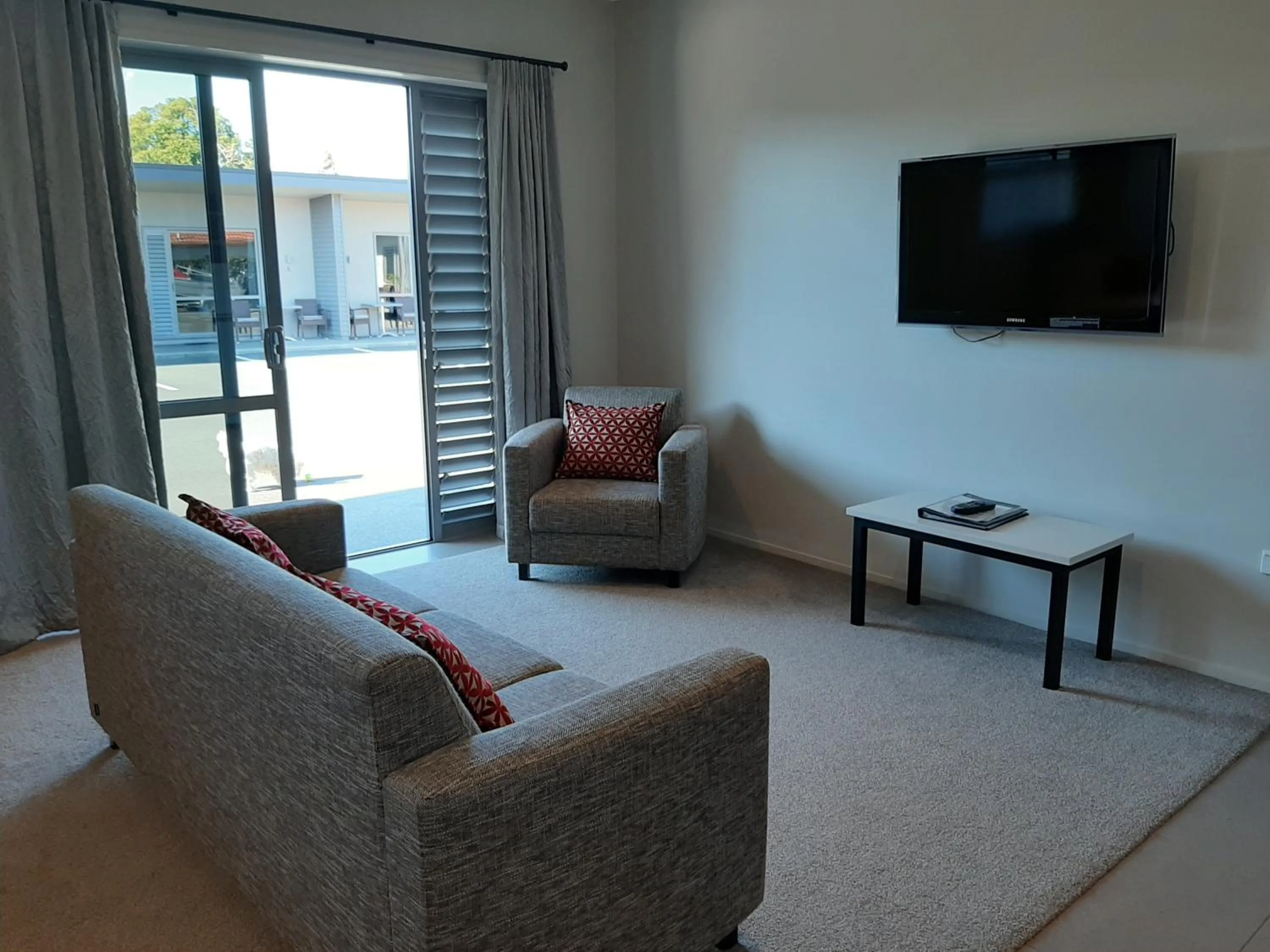 One-Bedroom Apartment with Spa Bath in 37 The Landing Motel