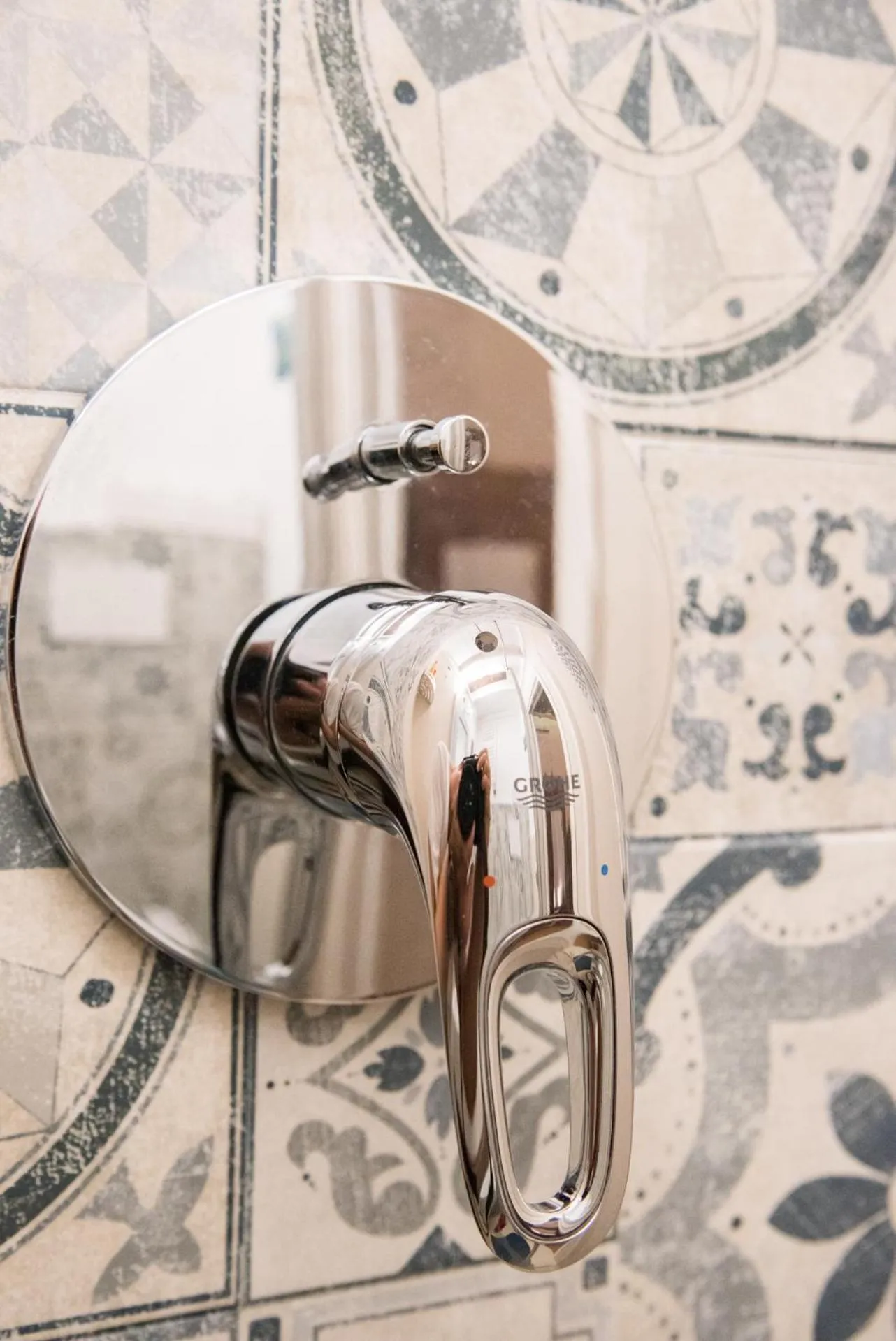 Shower in Guest Art Napoli