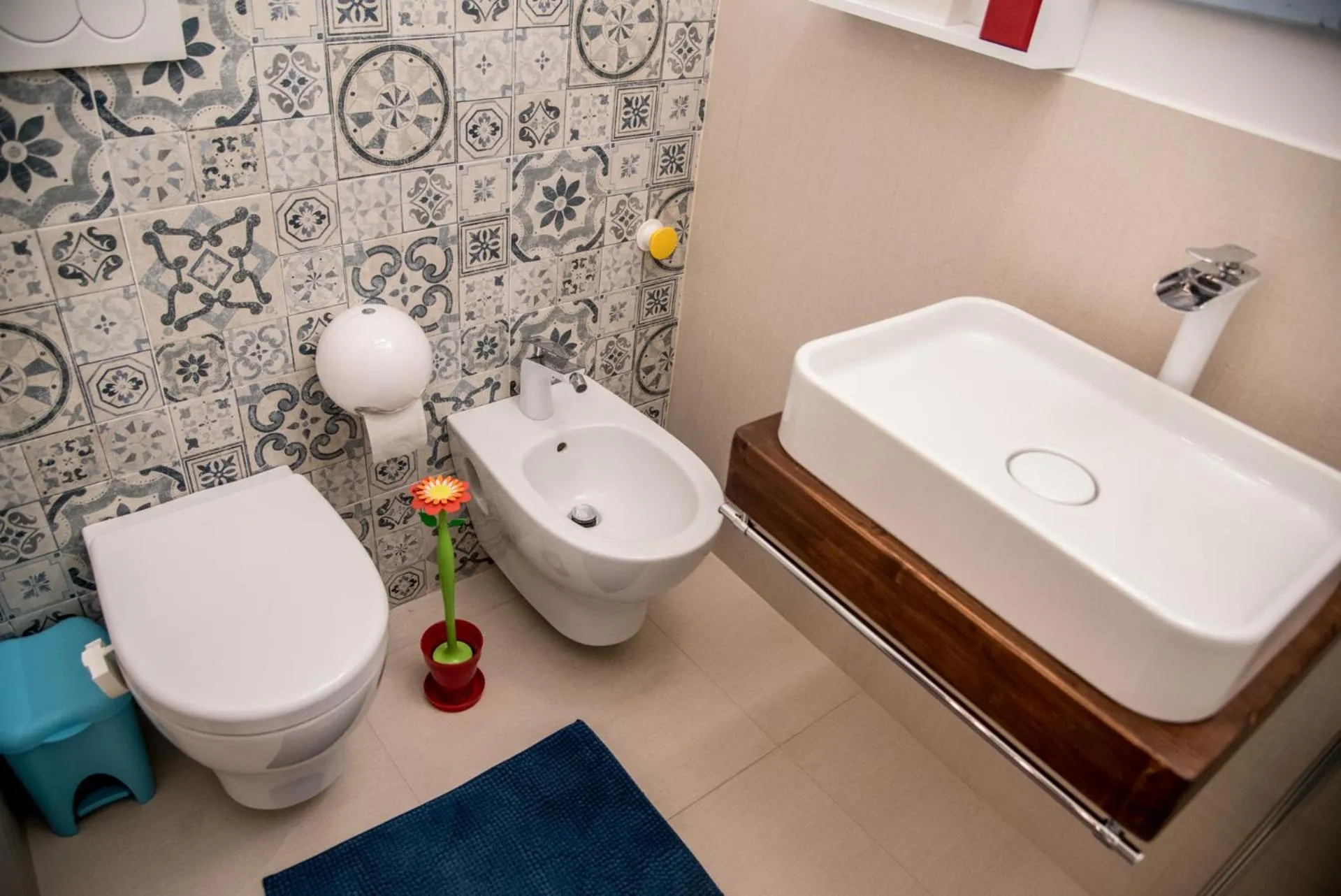 Toilet in Guest Art Napoli