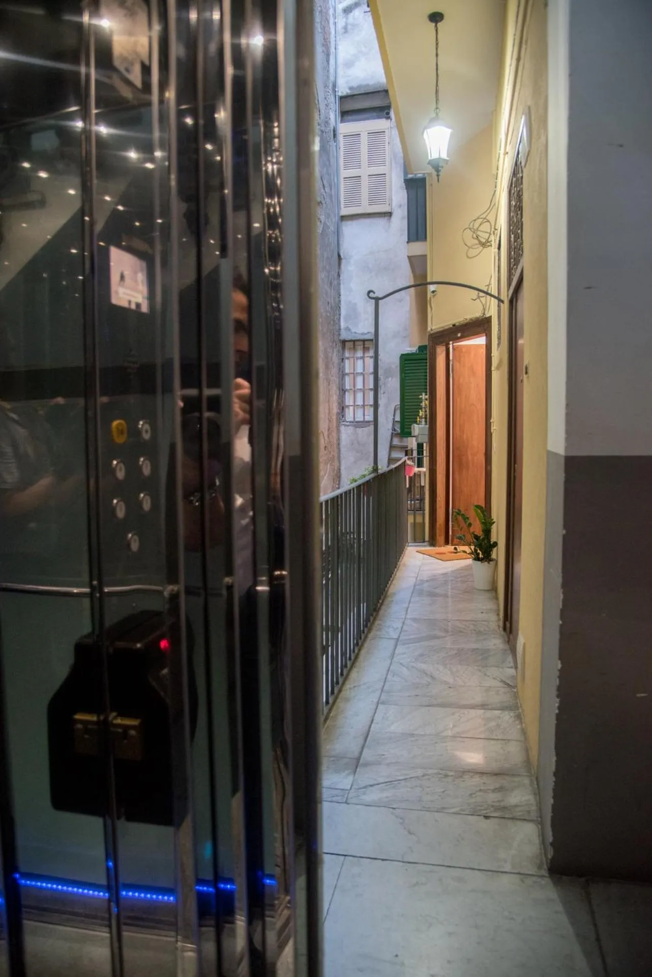 Facade/entrance in Guest Art Napoli