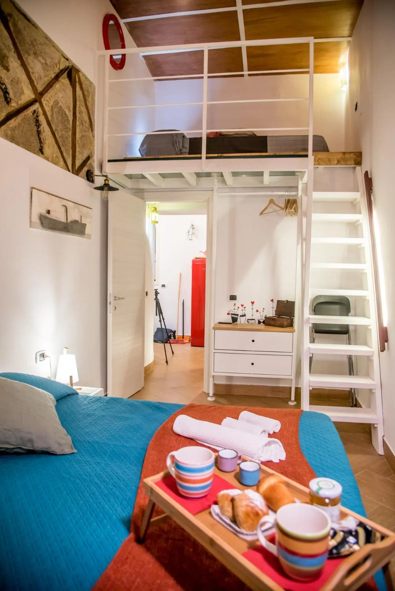 Photo of the whole room, Bed in Guest Art Napoli