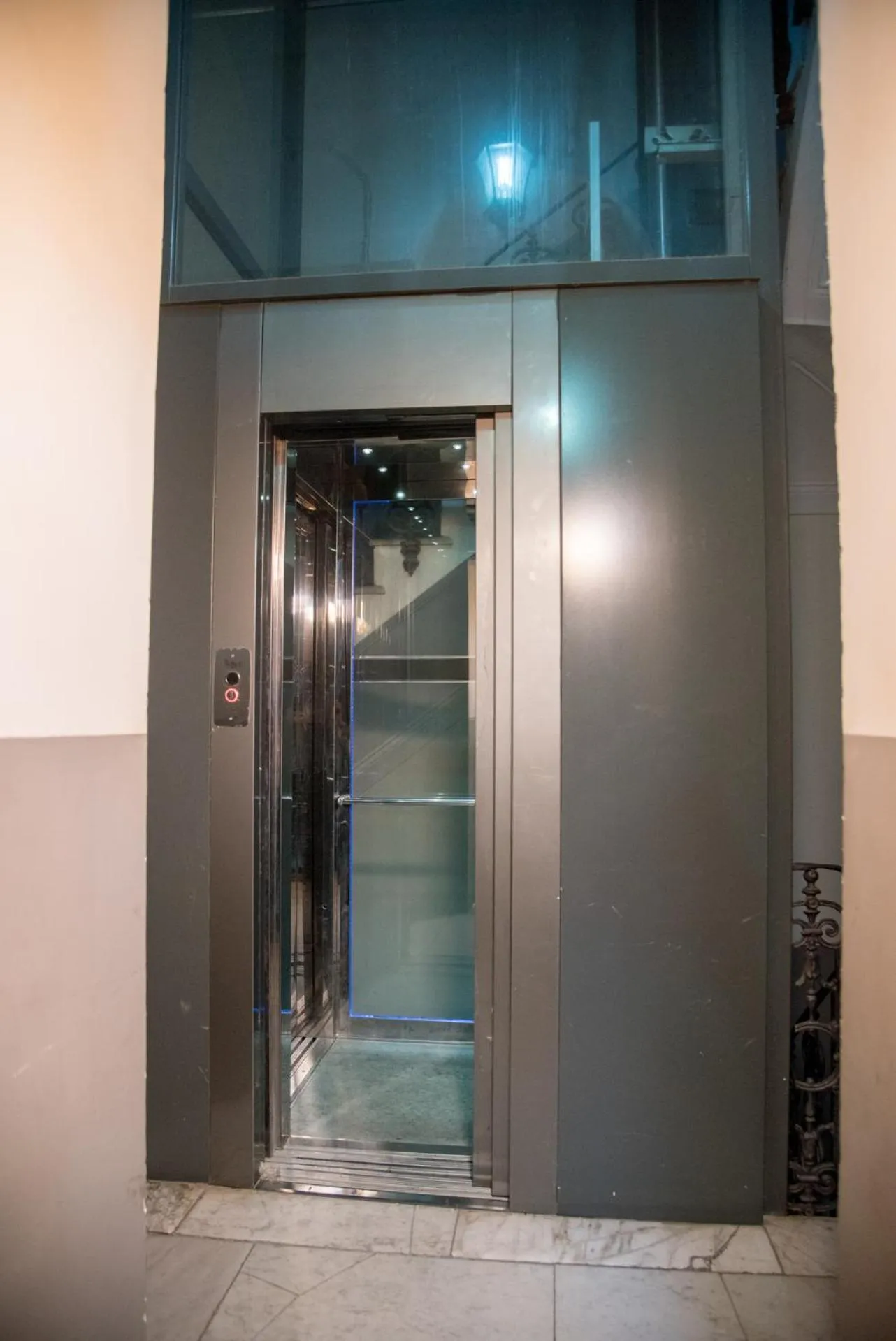 Property building in Guest Art Napoli