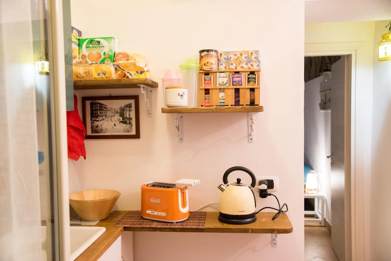 Kitchen or kitchenette in Guest Art Napoli