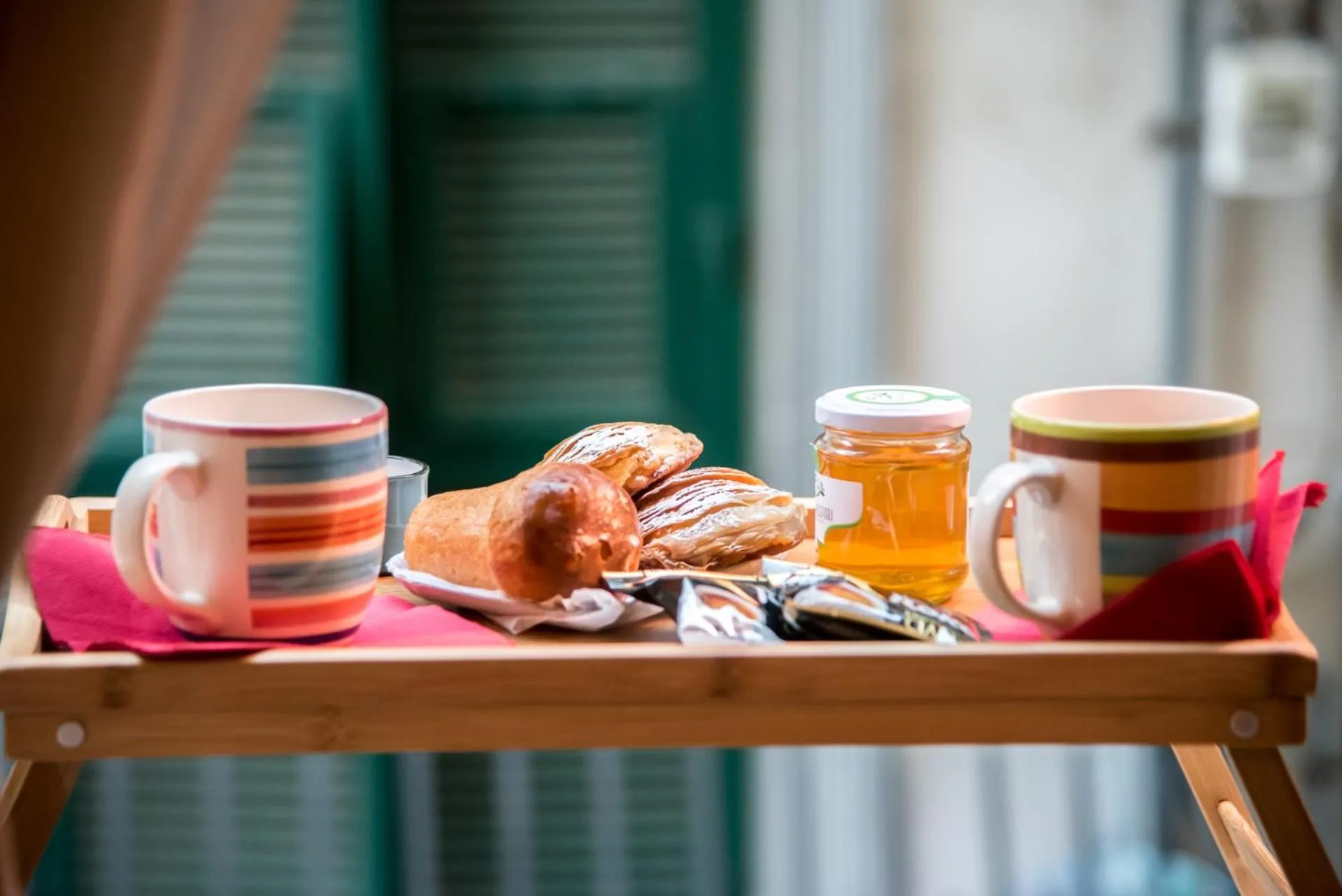 Food and drinks in Guest Art Napoli