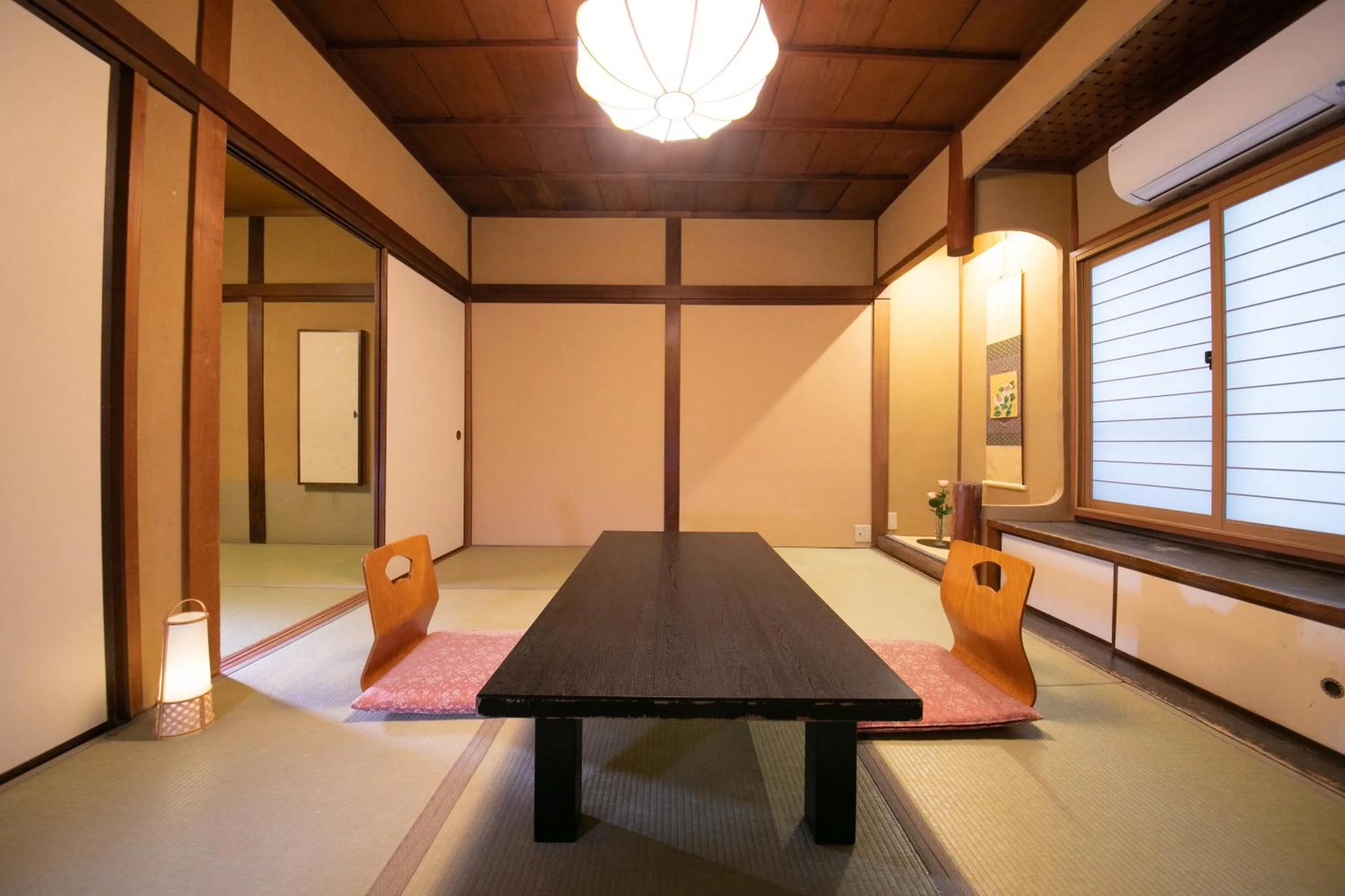 Photo of the whole room in Ohanabo