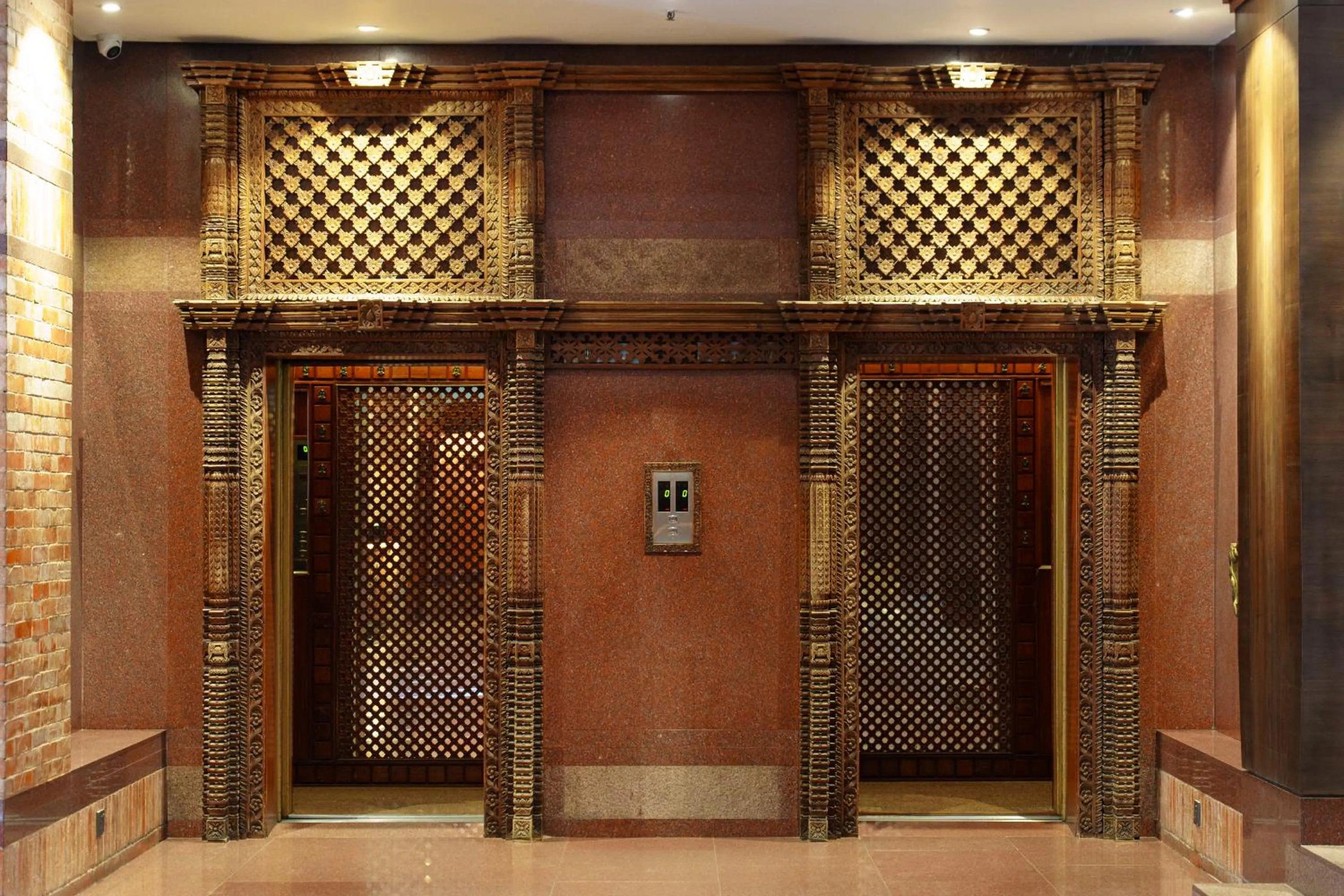 elevator in Hotel Yak & Yeti