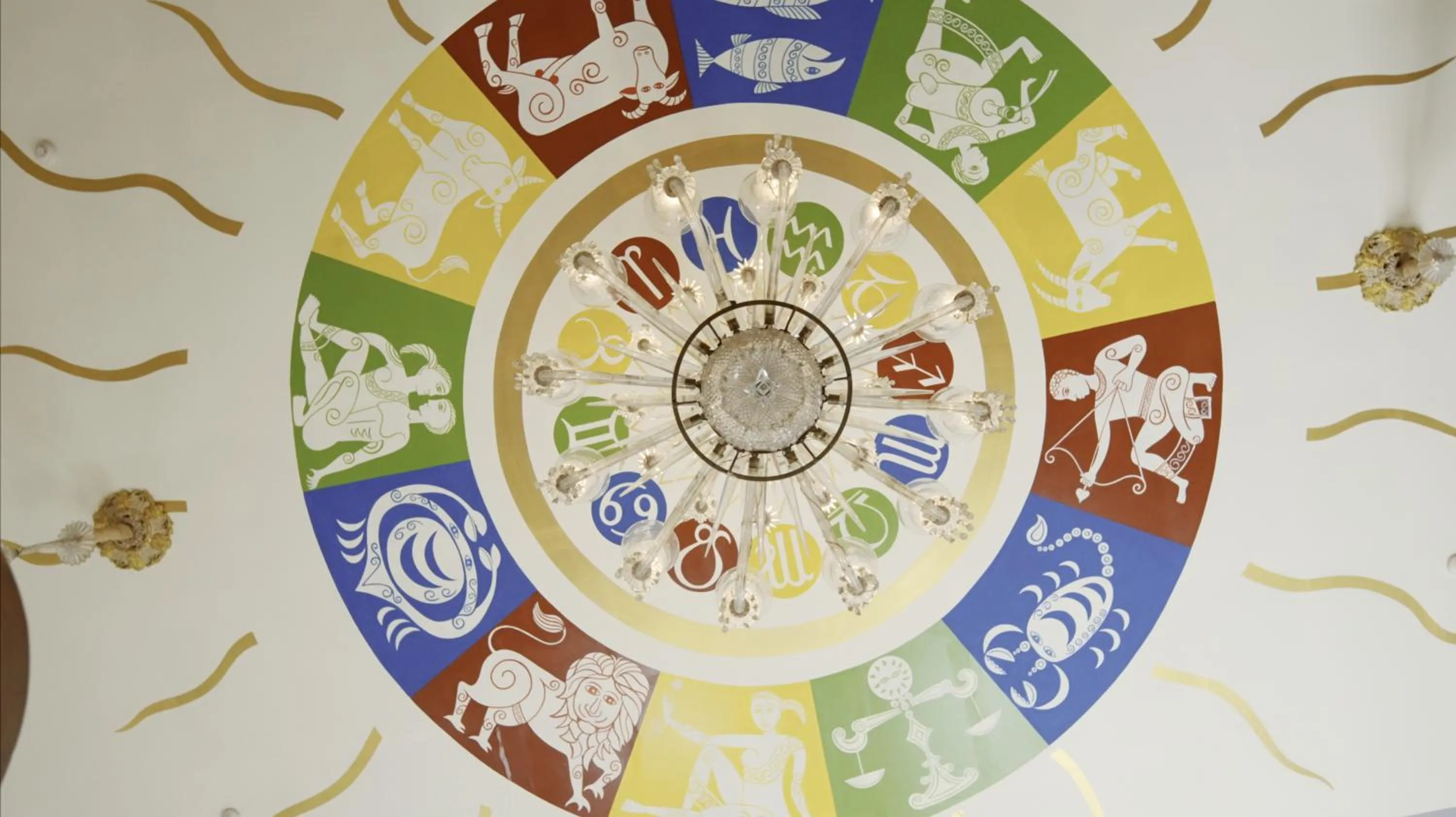 Property building in Hotel Yak & Yeti