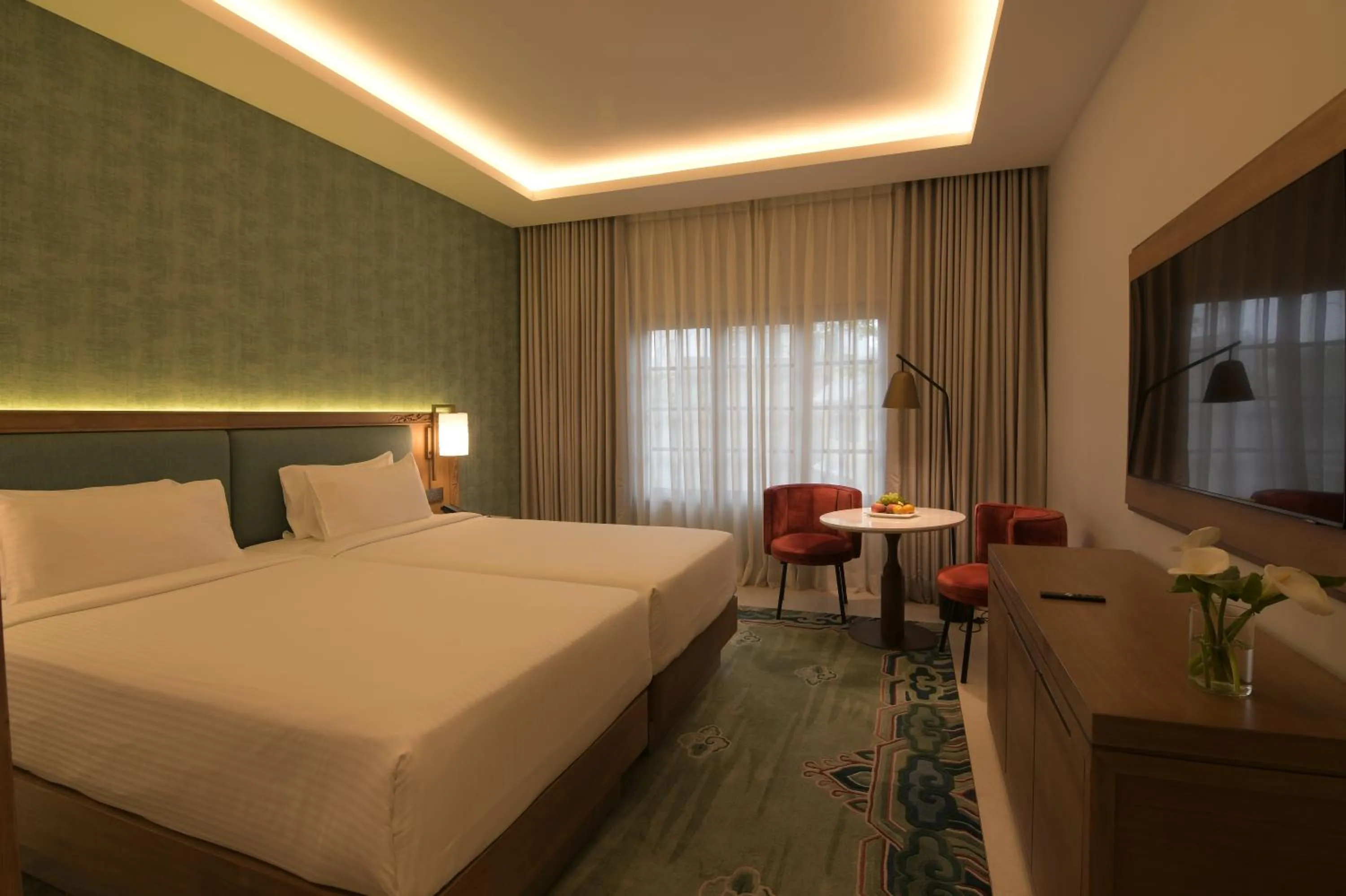 Seating area, Bed in Hotel Yak & Yeti