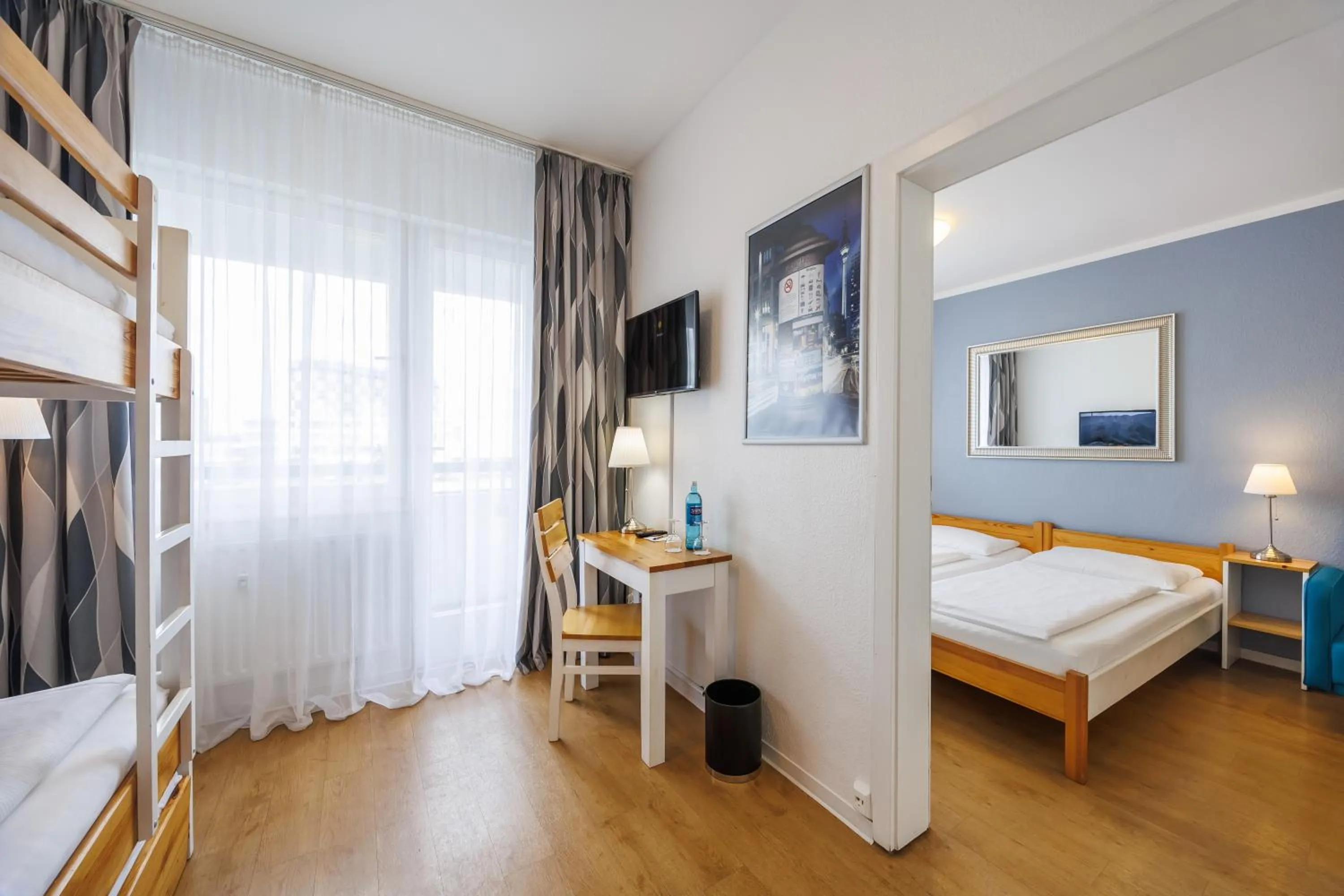 Photo of the whole room, Bed in Hotel Lützow