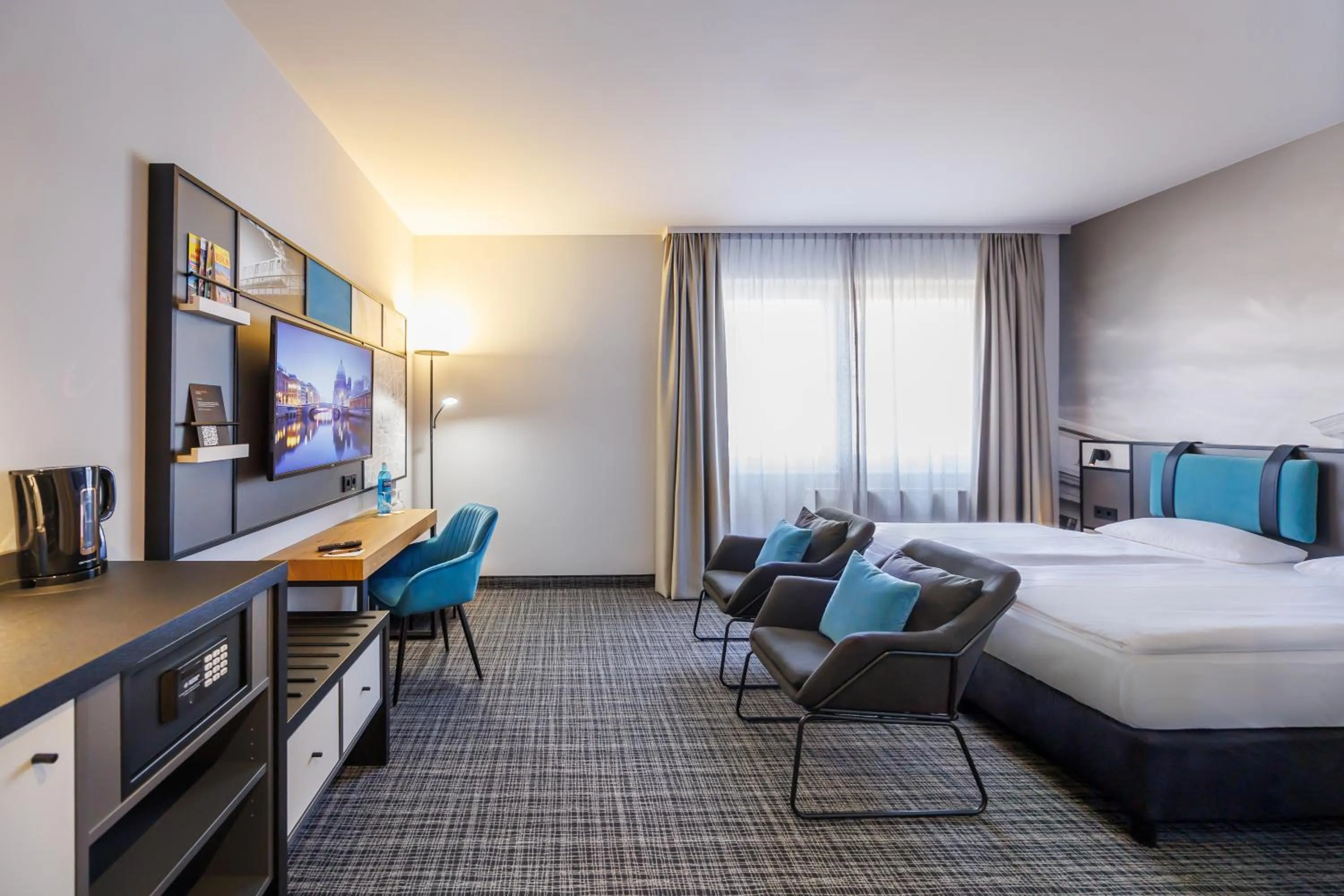 Photo of the whole room, Bed in Hotel Lützow