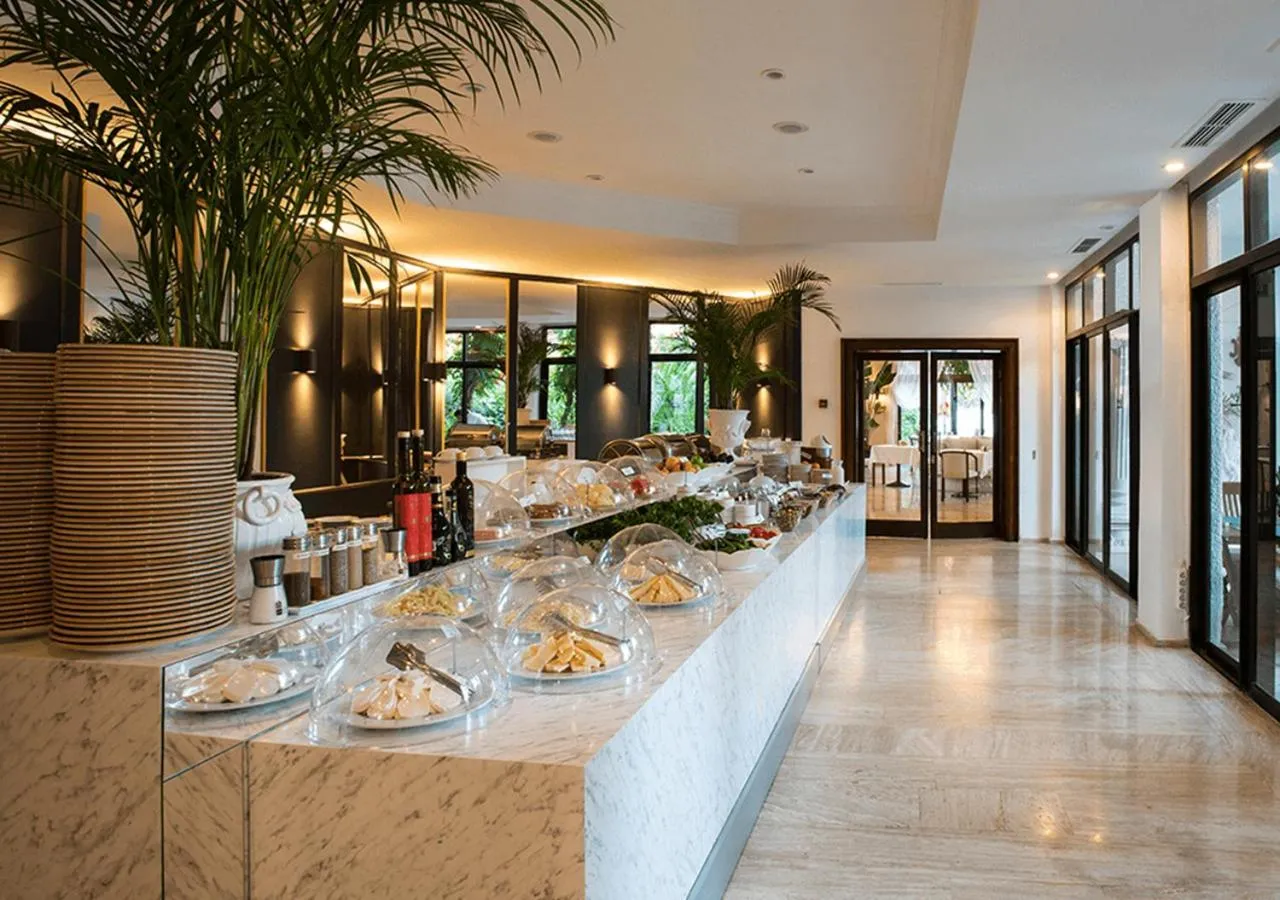 Restaurant/places to eat in Hotel Karia Princess