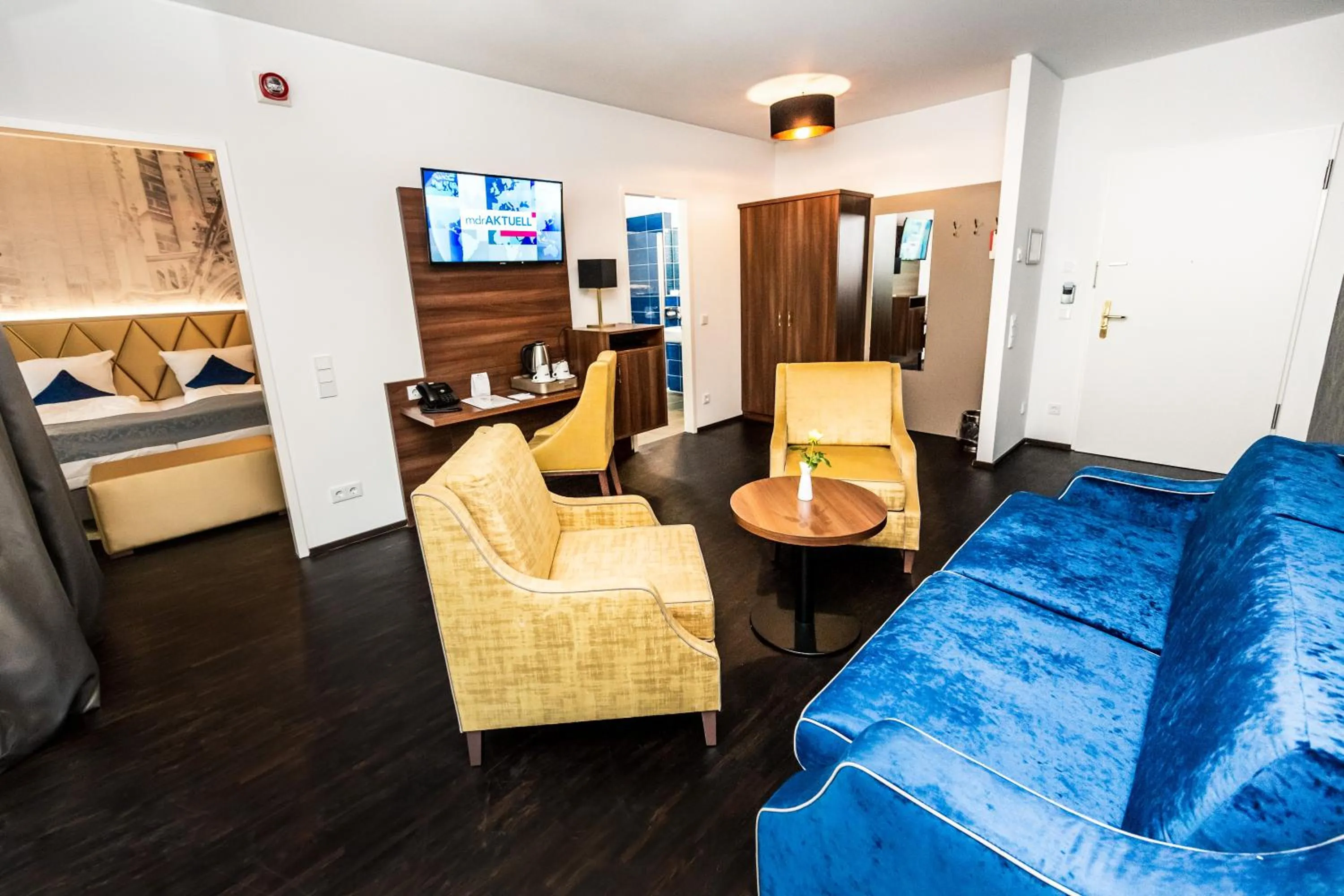 Photo of the whole room, Bed in Best Western Plus Royal Suites