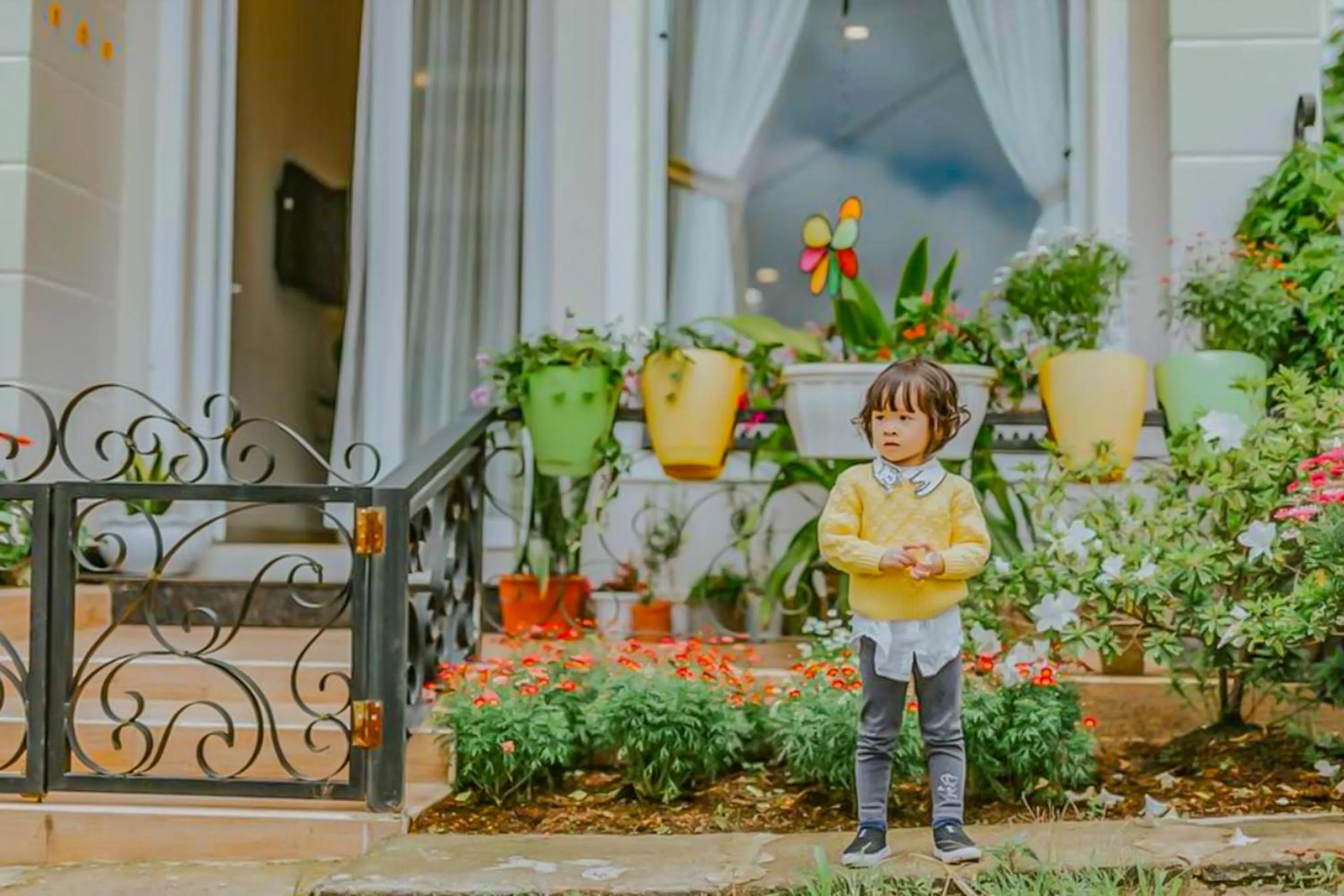 Facade/entrance in Jolie House