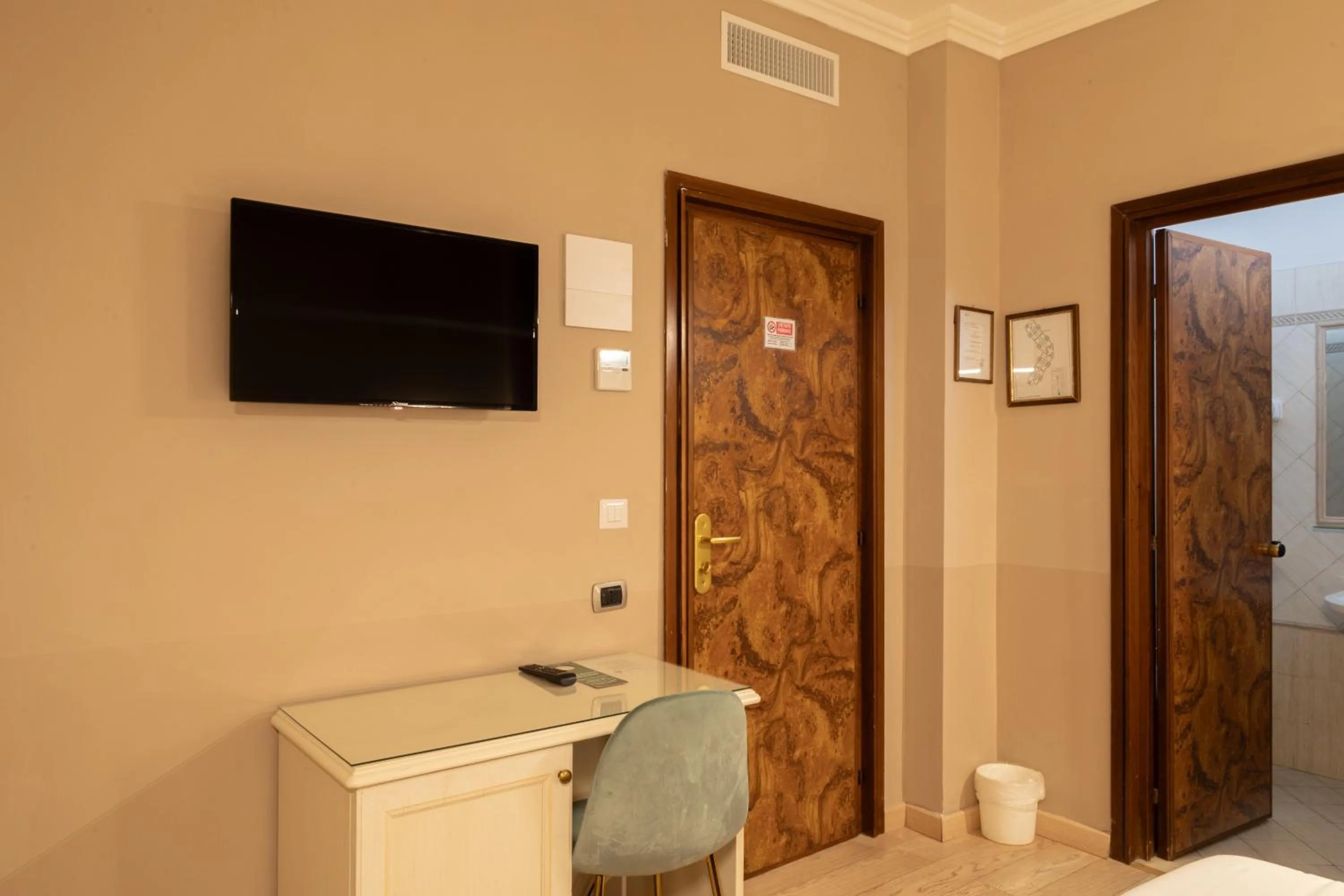 TV and multimedia in Hotel Santa Maura