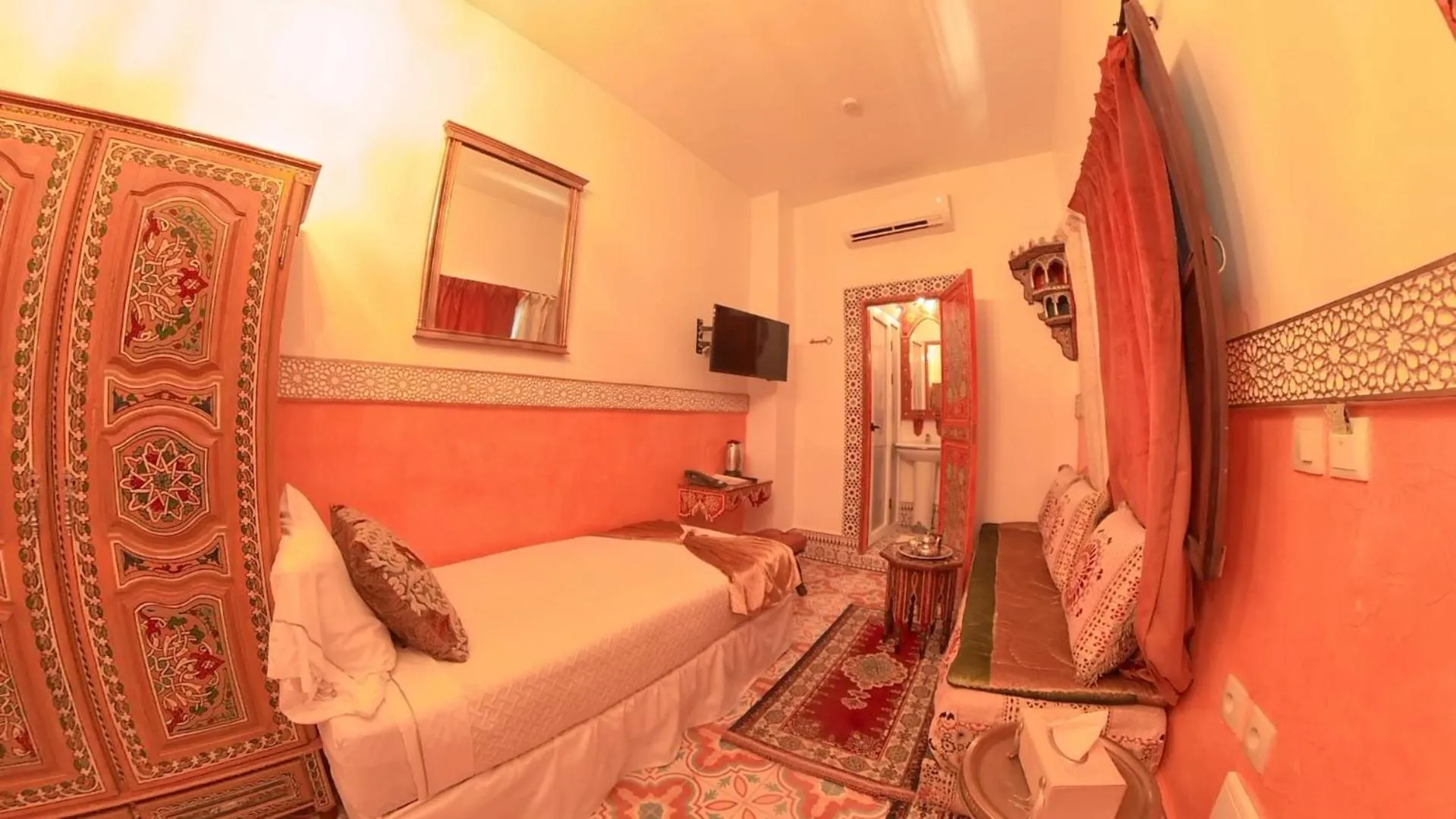 Bed in Riad Las Mil y una Noches 1 Tetuan