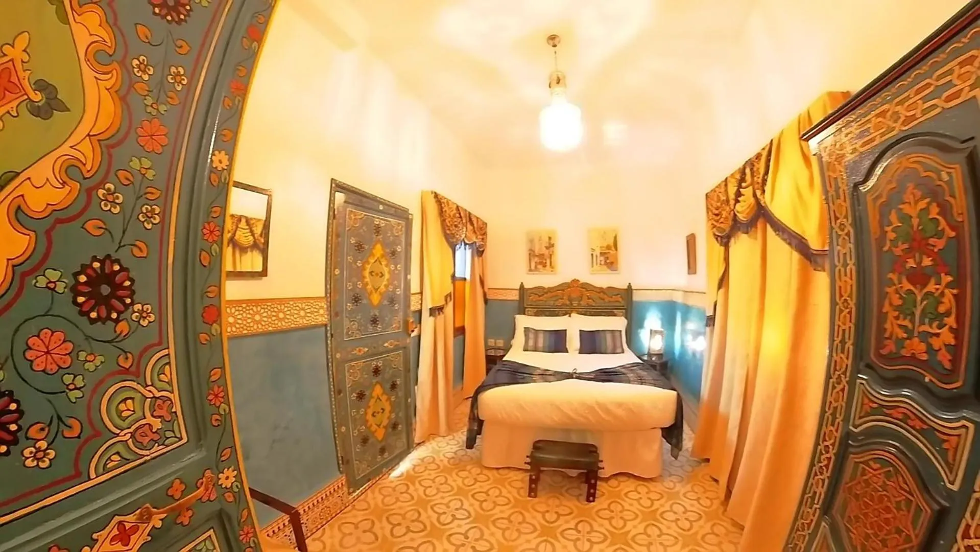 Bed in Riad Las Mil y una Noches 1 Tetuan