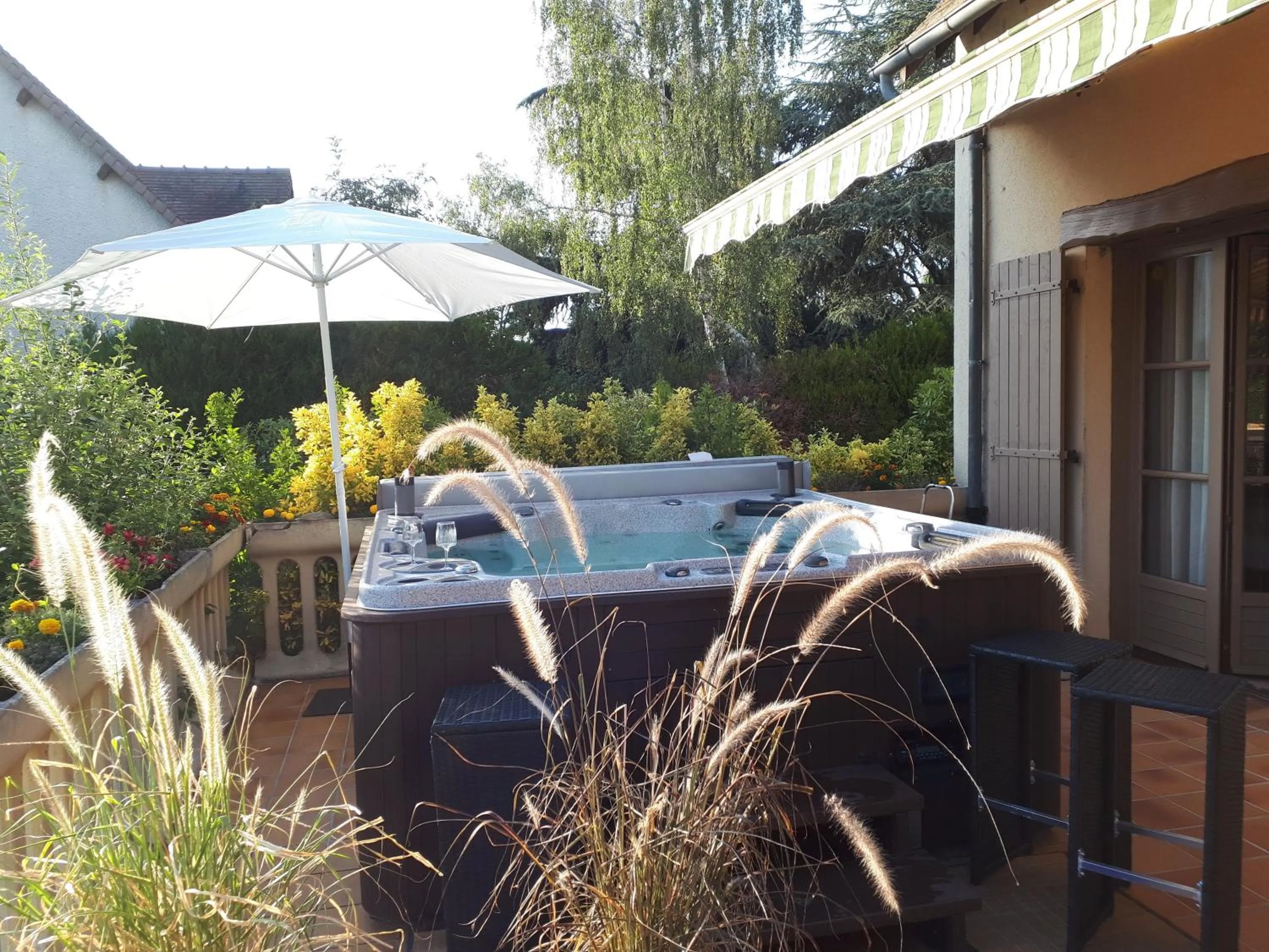 Hot Tub in Couleurs du temps - pres Giverny