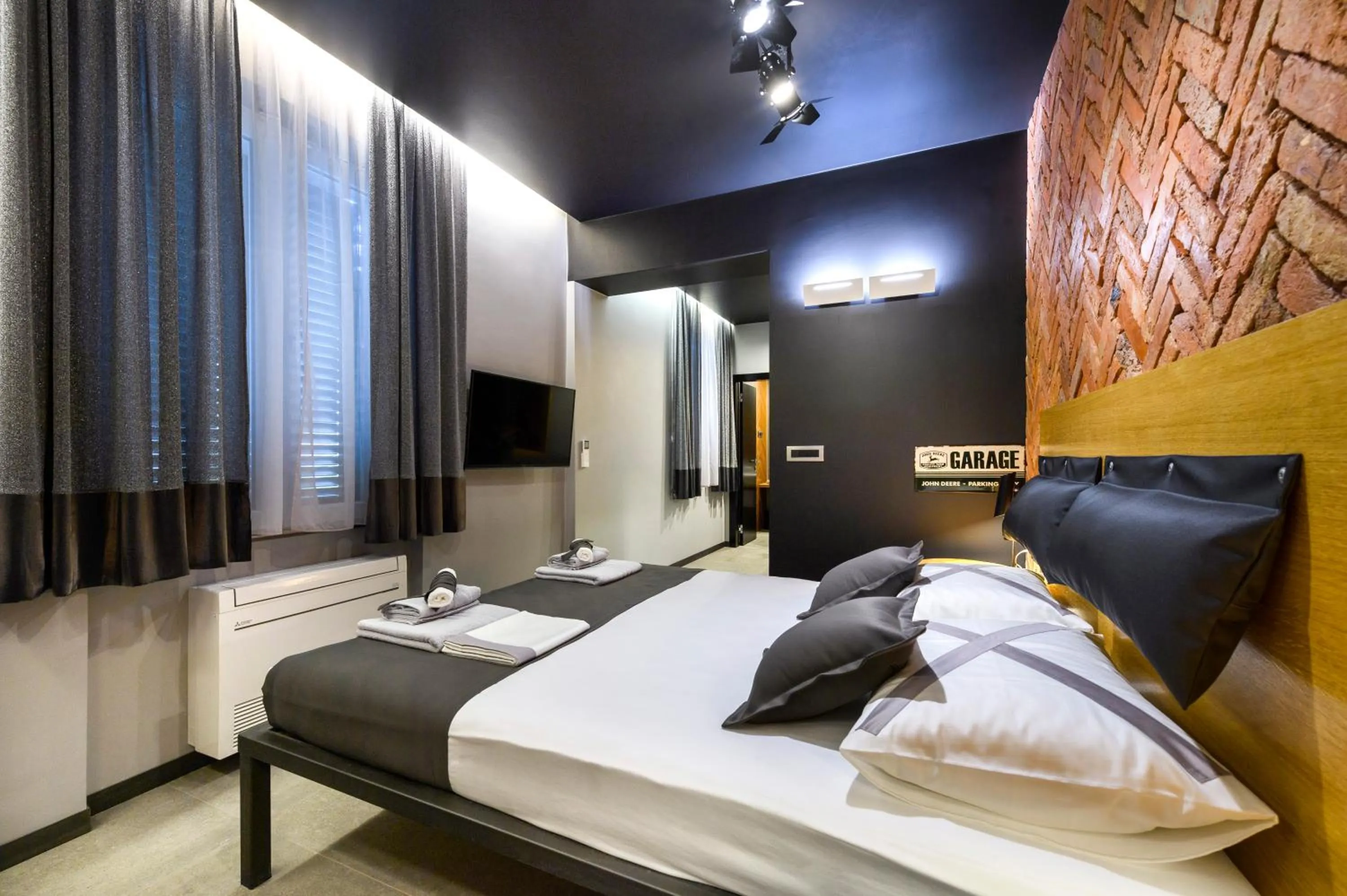 Bathroom in Split Industrial Design Rooms