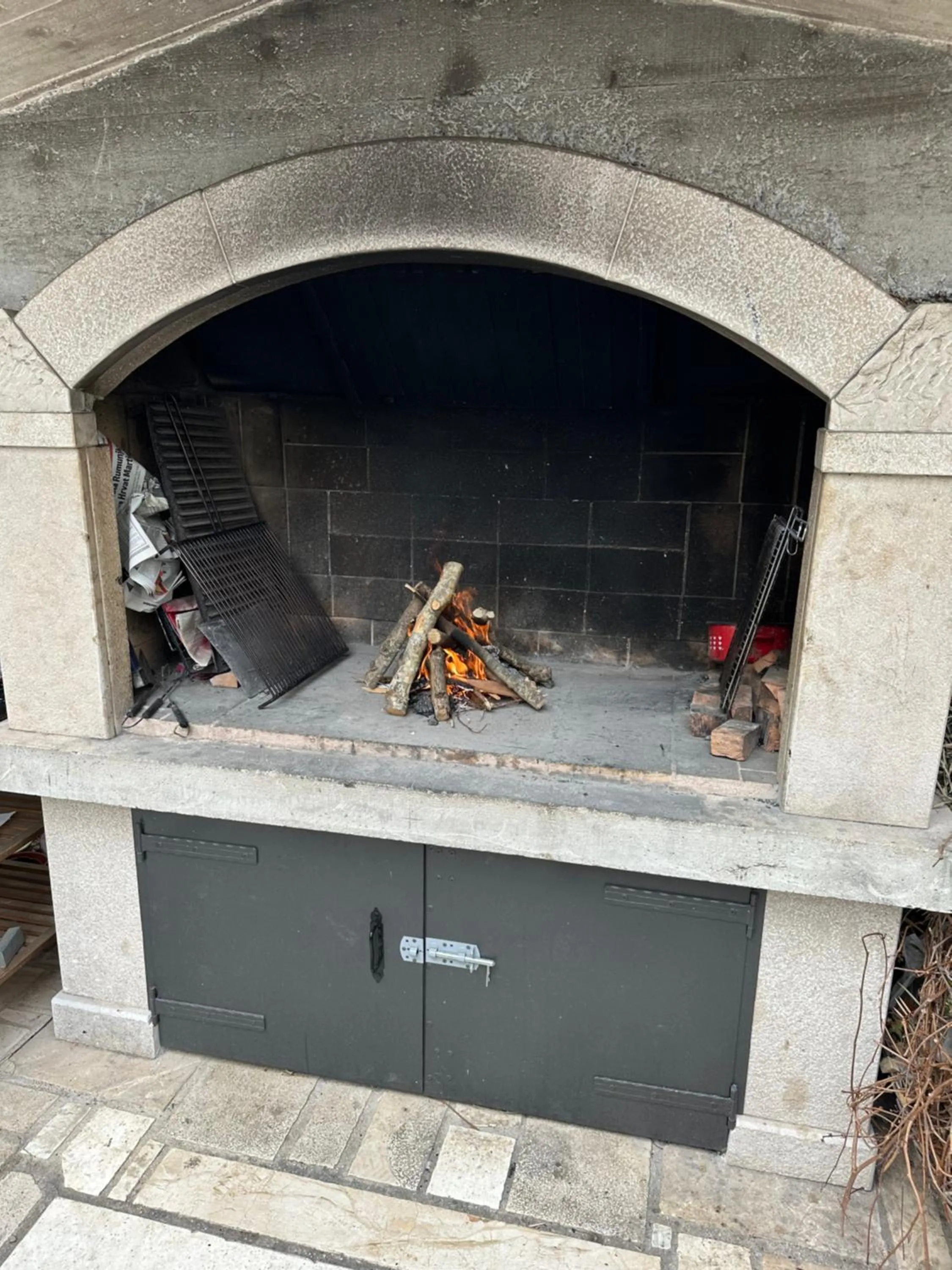 flat iron in Split Industrial Design Rooms