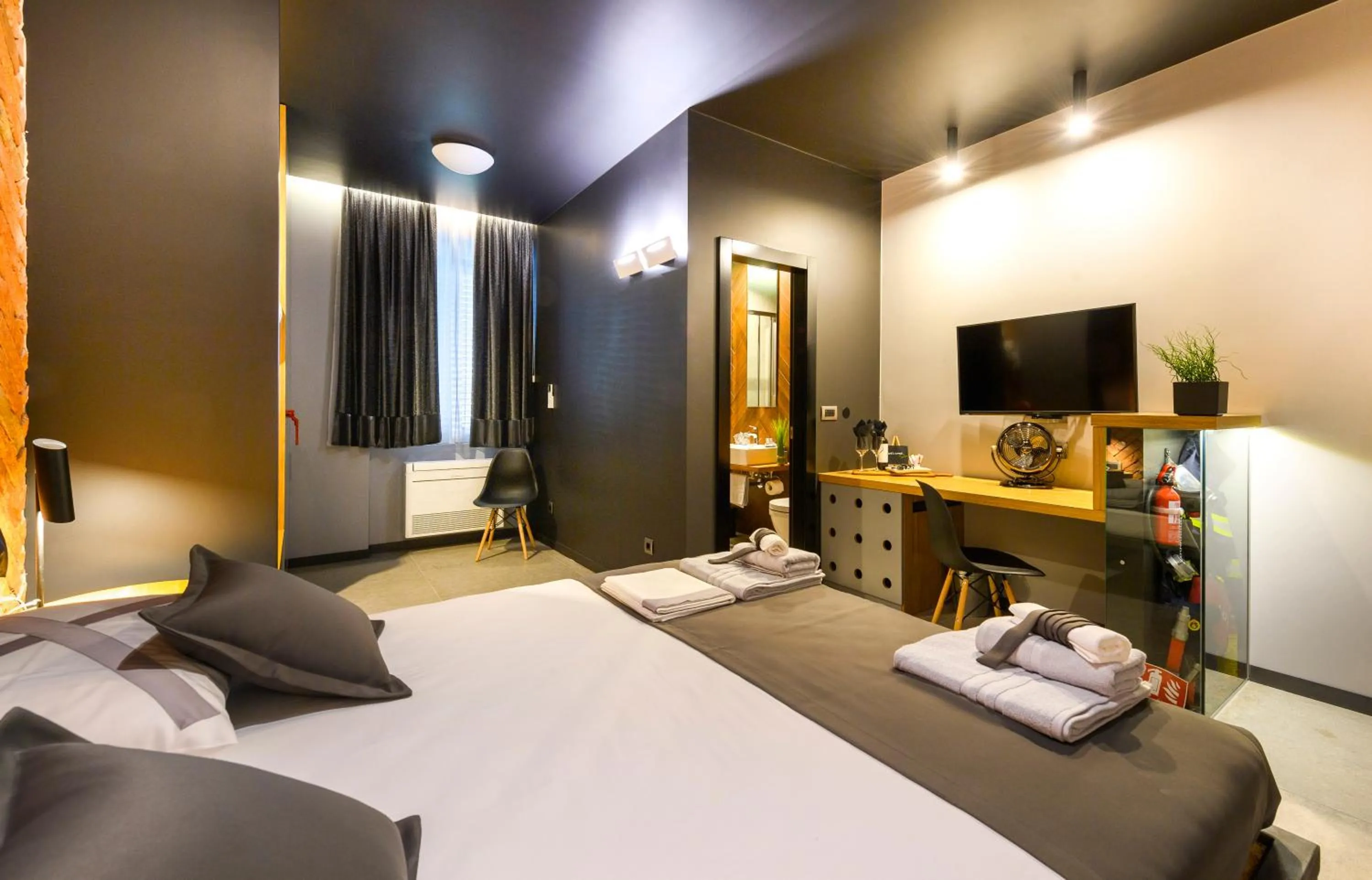 Bedroom in Split Industrial Design Rooms