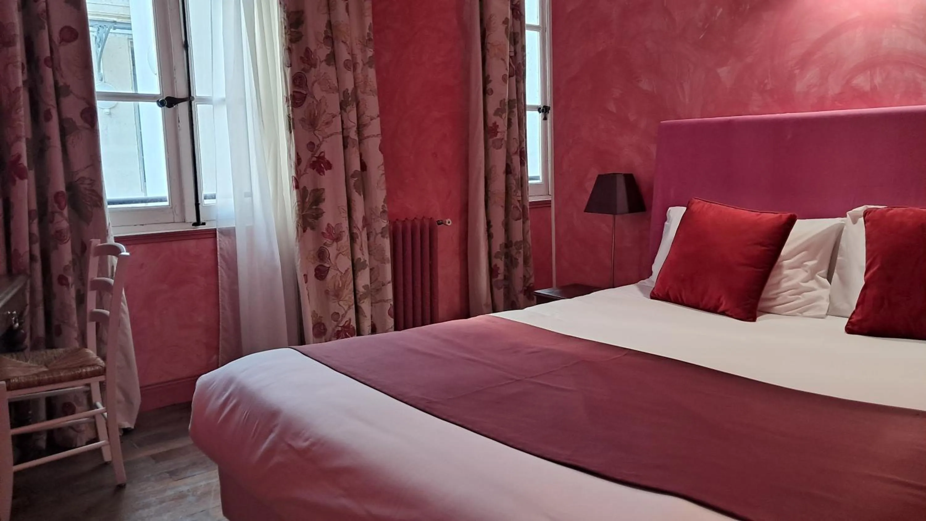 Bed in Hôtel du Palais