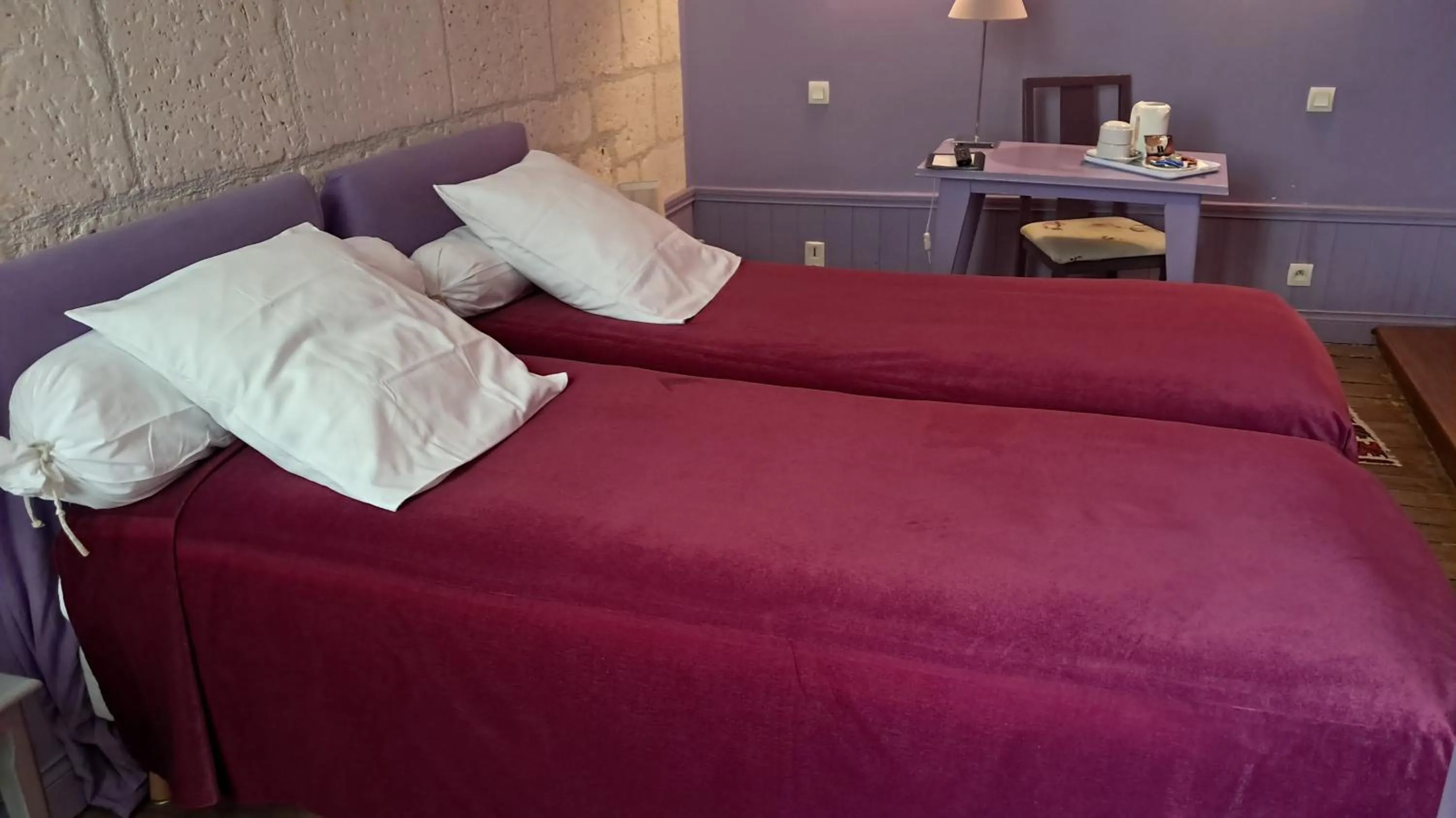 Bed in Hôtel du Palais