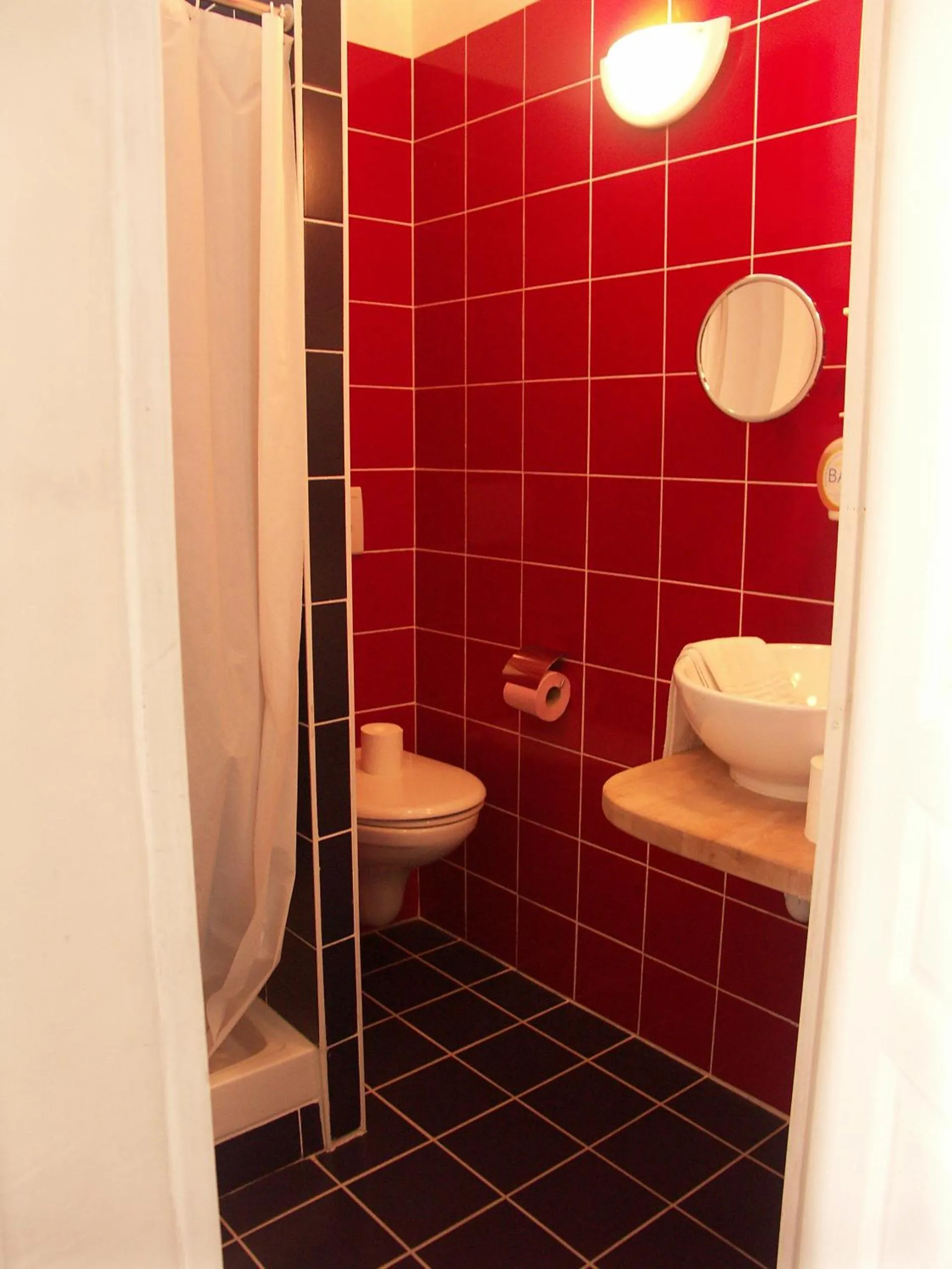 Bathroom in Hôtel du Palais
