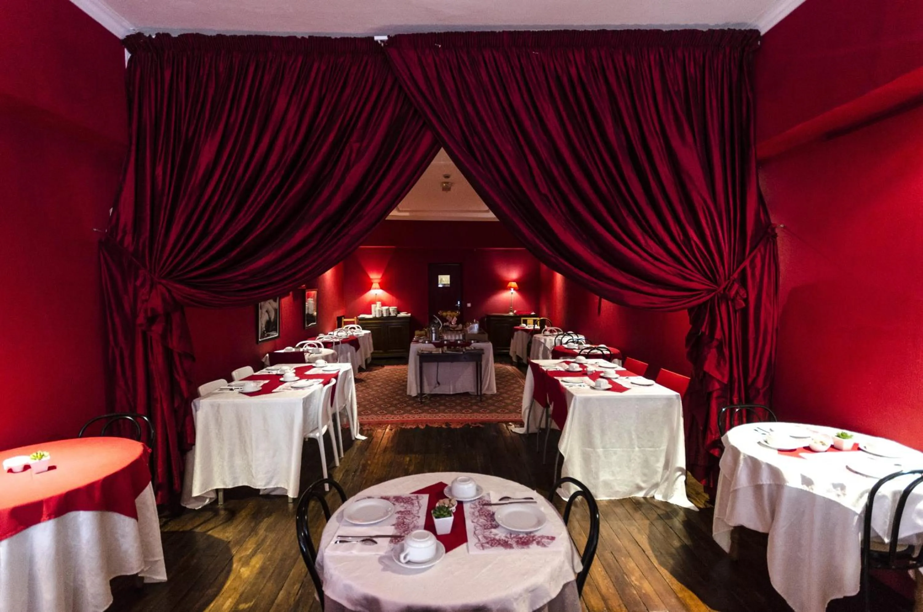 Buffet breakfast, Bed in Hôtel du Palais