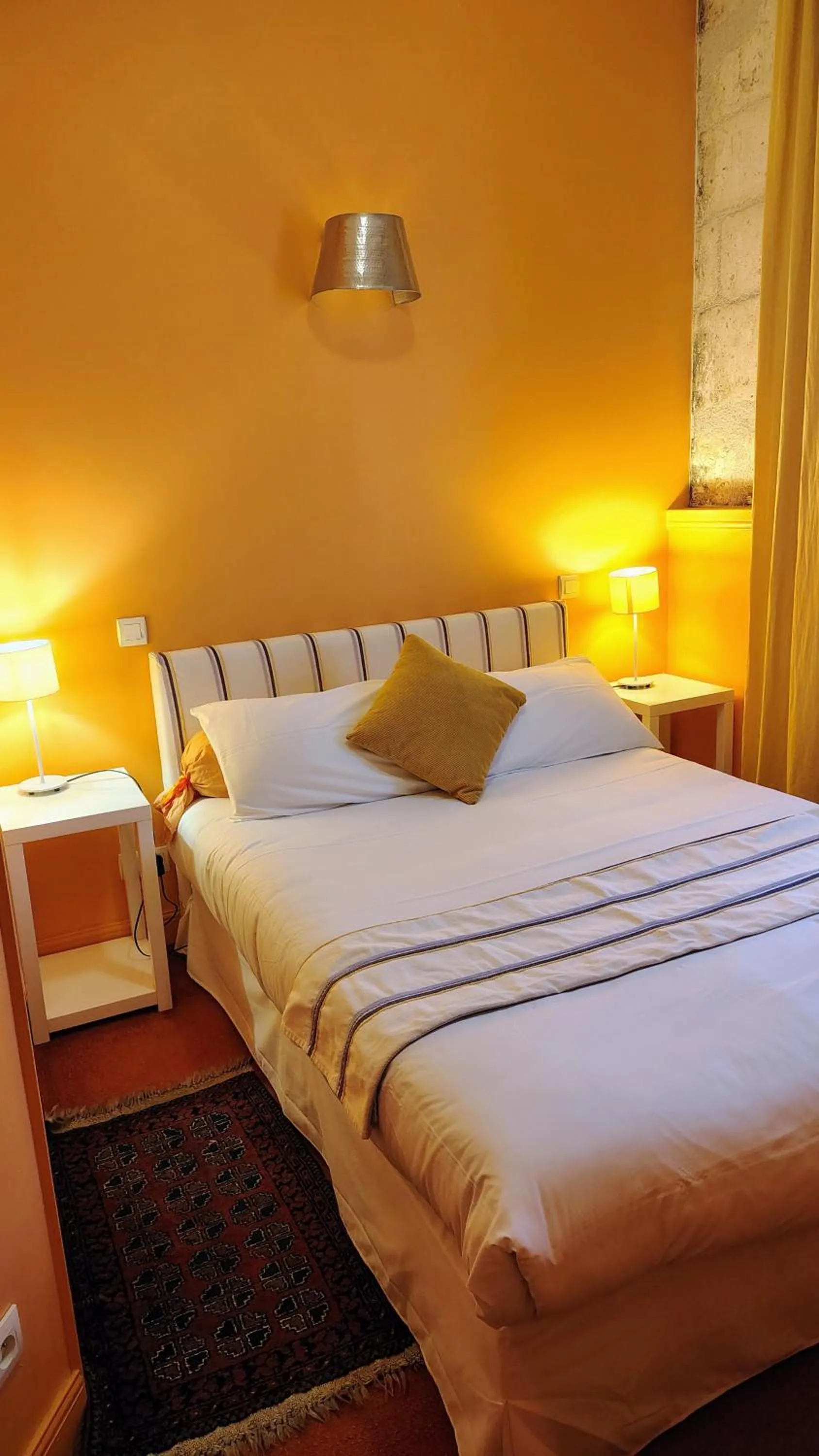 Bed in Hôtel du Palais