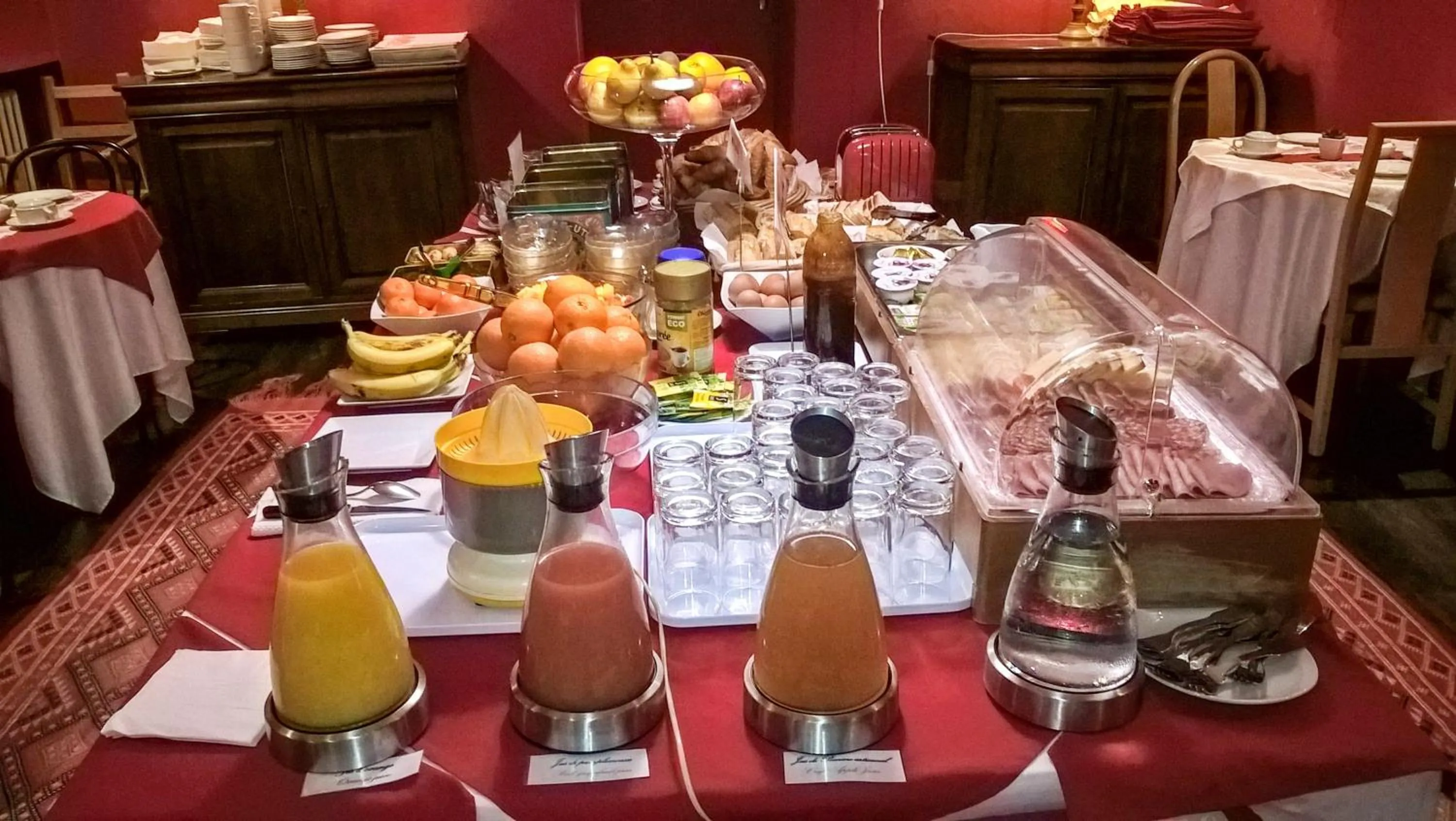Buffet breakfast in Hôtel du Palais