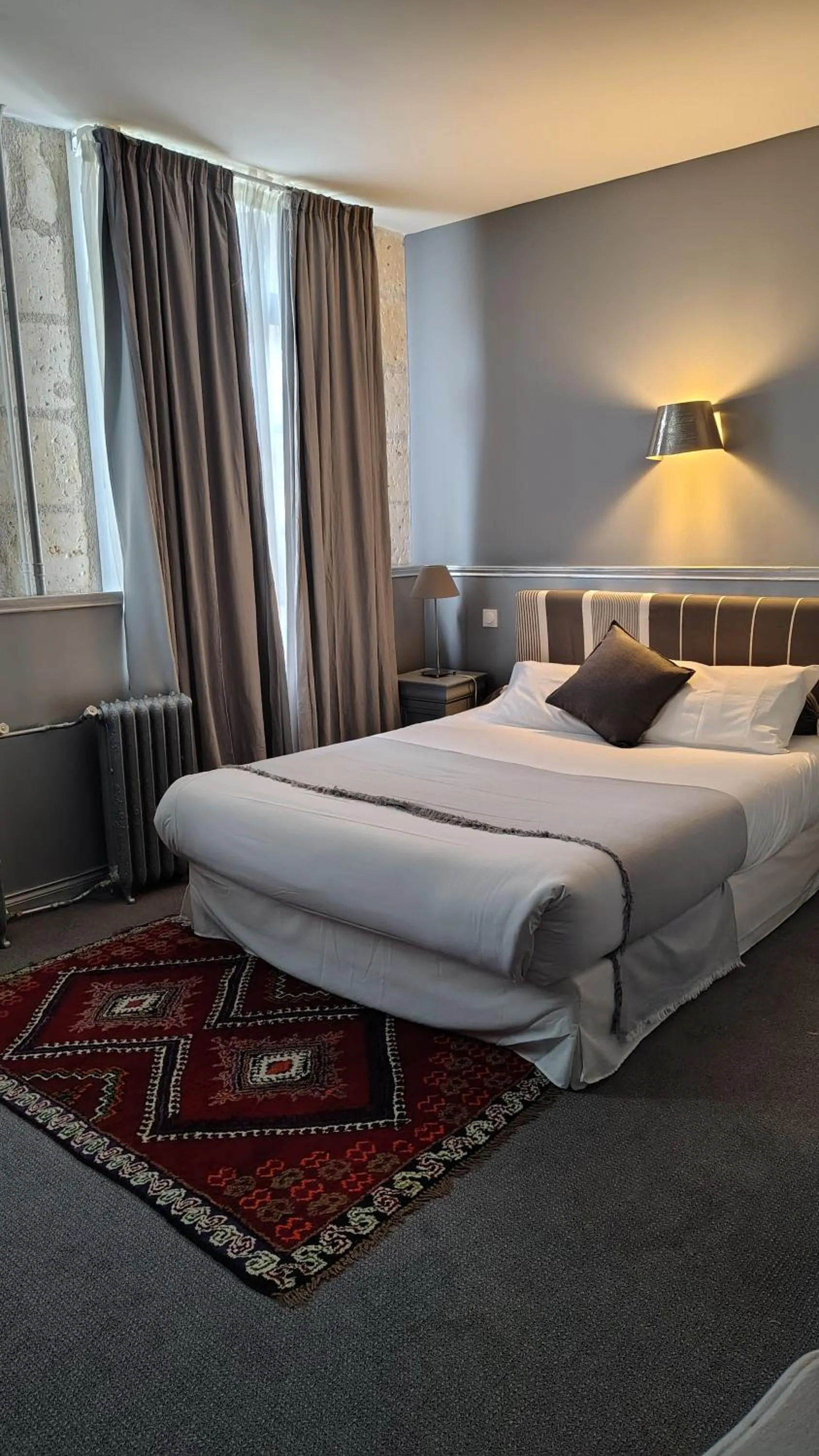 Bed in Hôtel du Palais