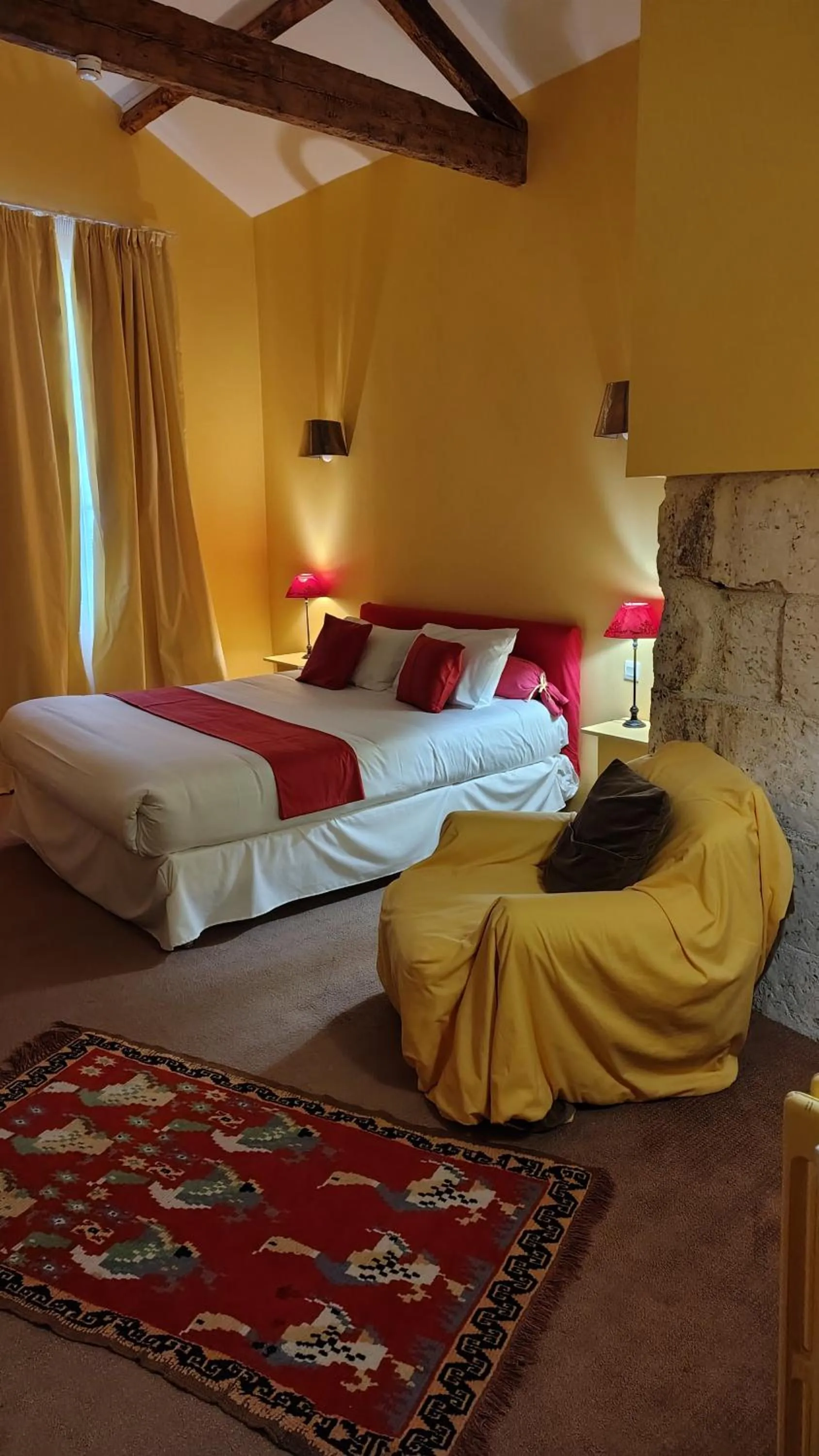 Bed in Hôtel du Palais