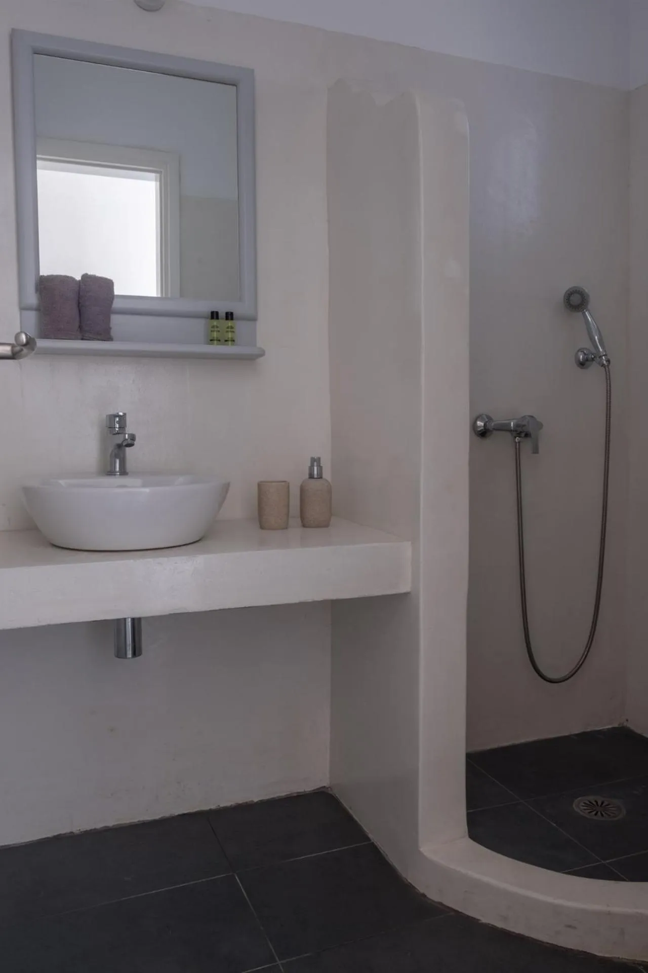 Bathroom in Paradise Apartments Studios