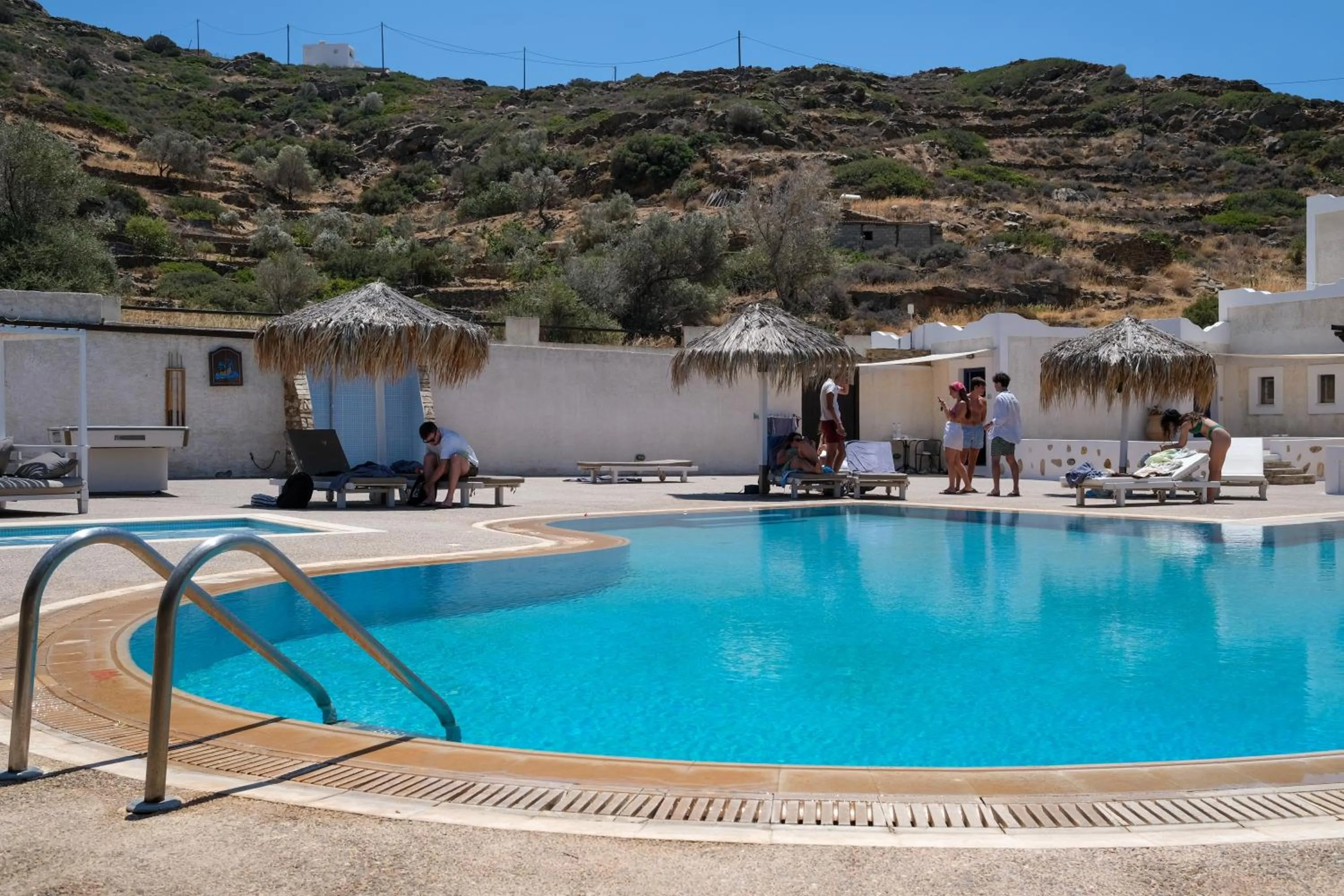 Paradise Apartments Studios