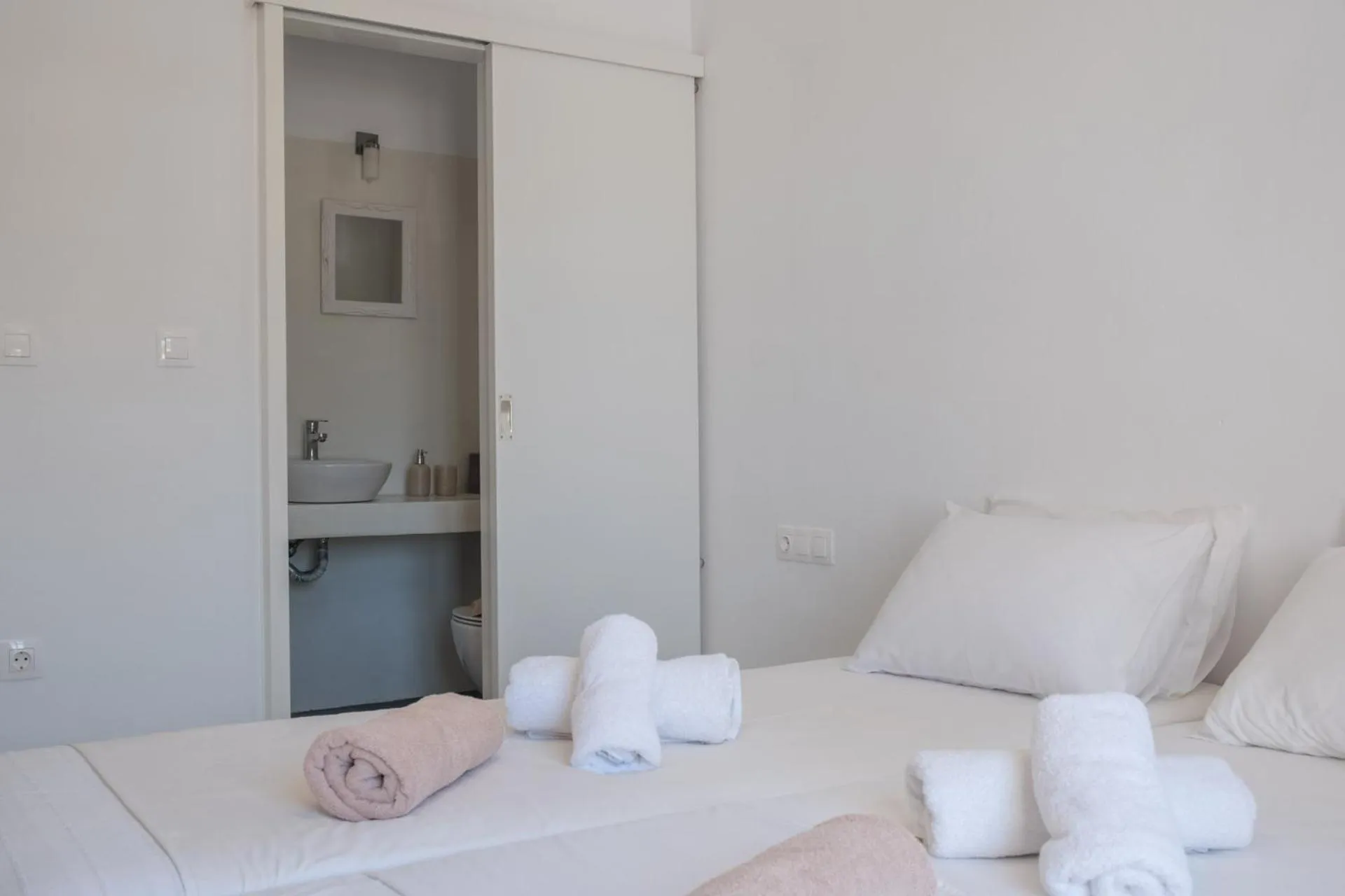 Photo of the whole room, Bed in Paradise Apartments Studios