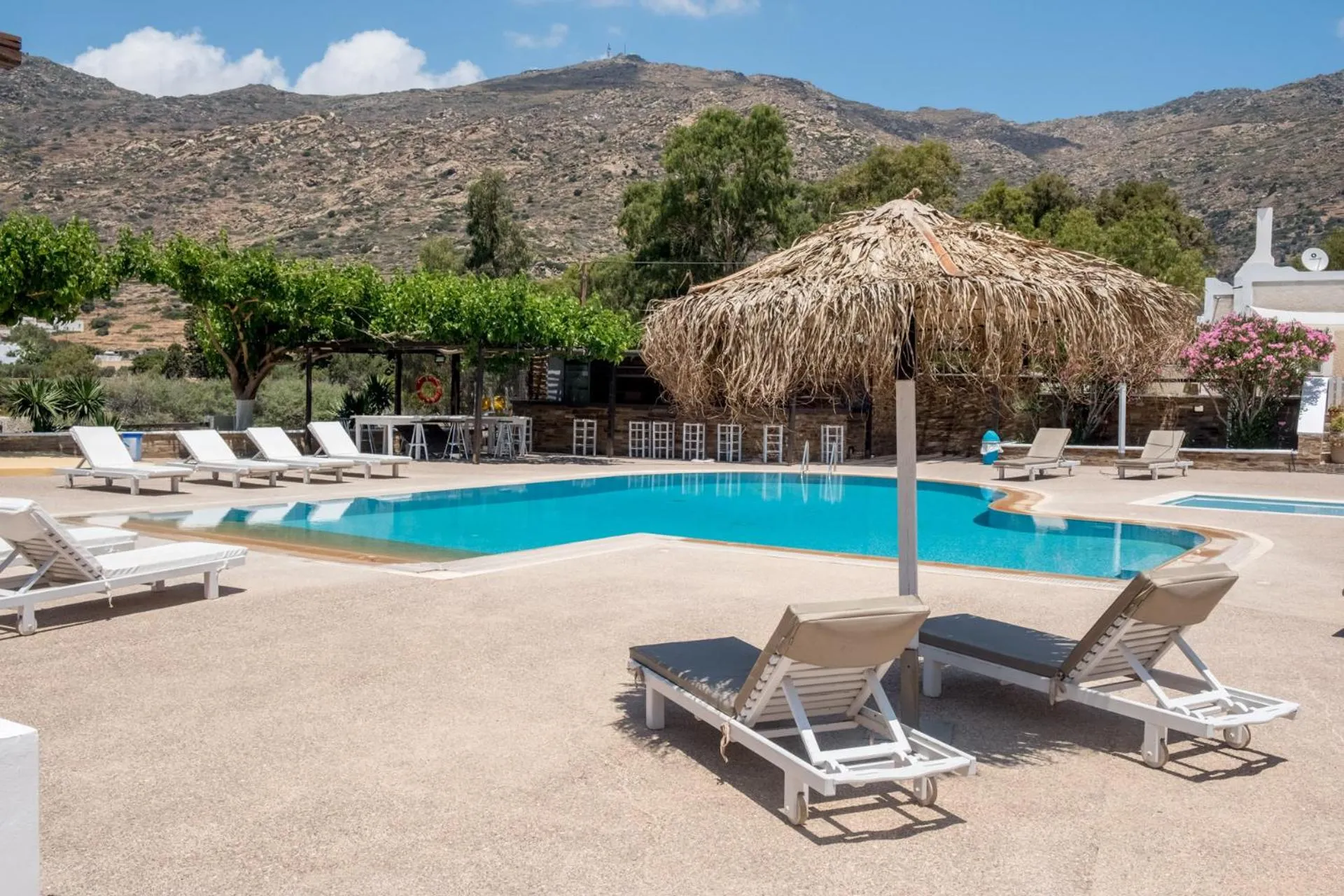 Swimming pool in Paradise Apartments Studios