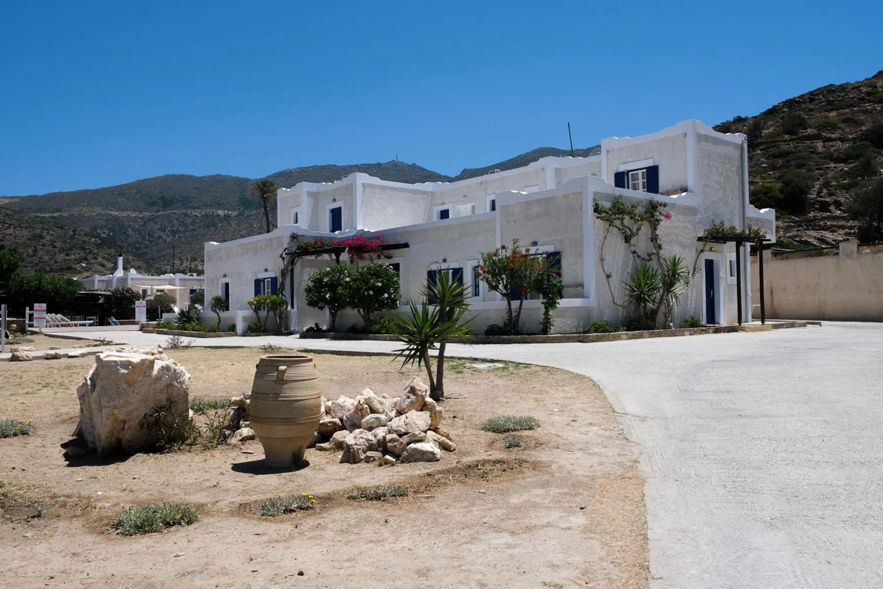 Paradise Apartments Studios