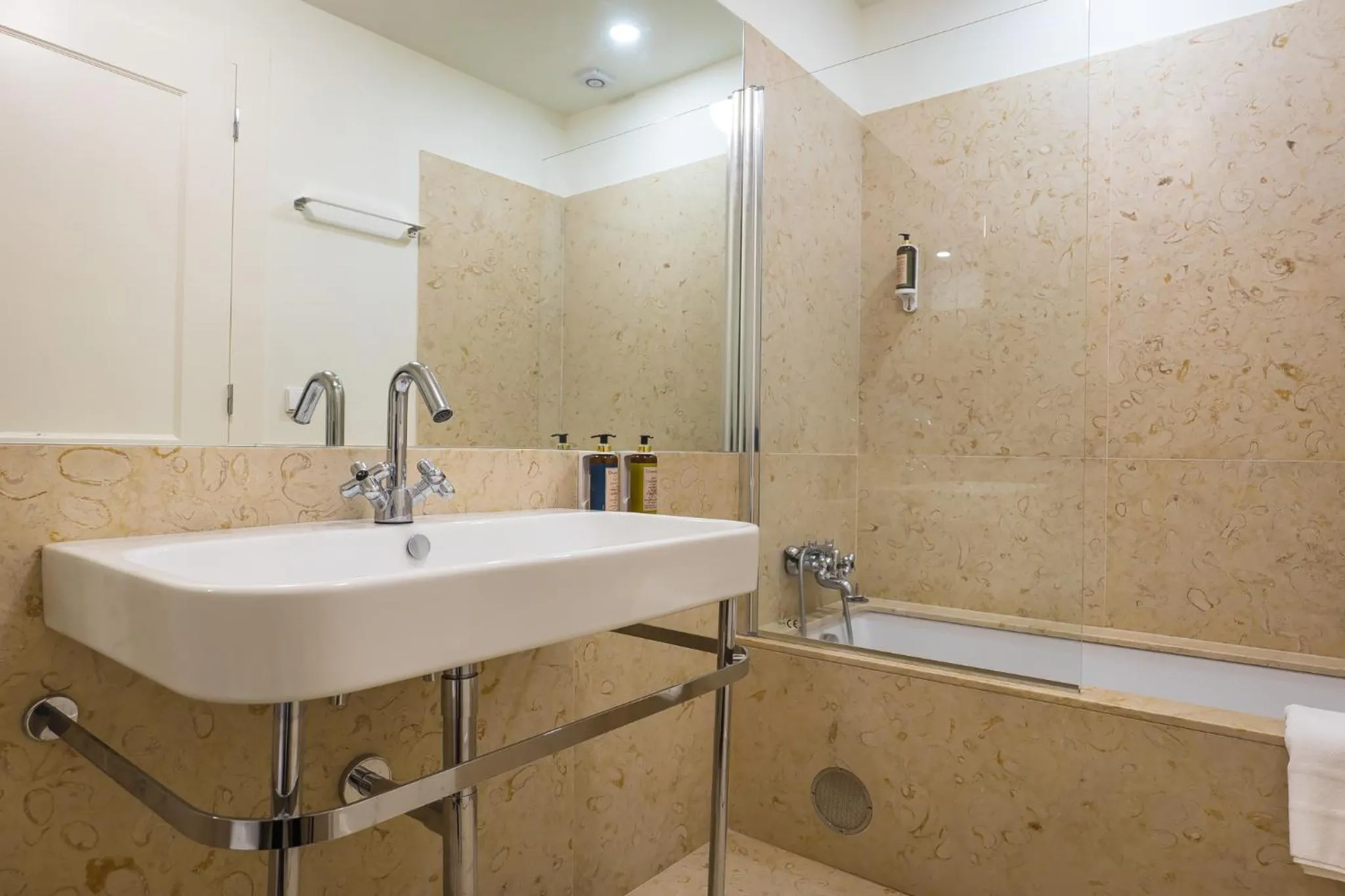 Shower in Santa Justa Prime Guesthouse