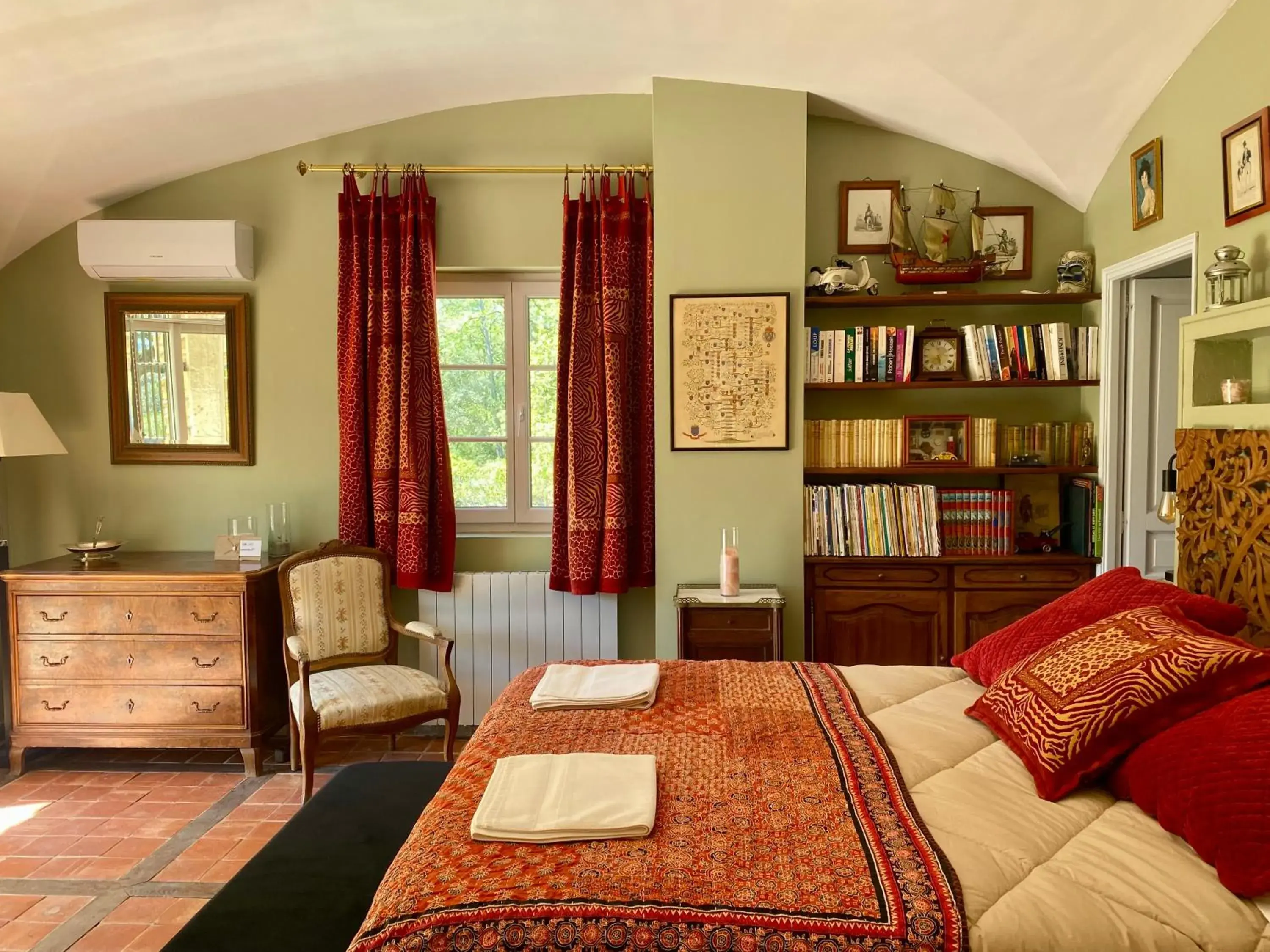 Deluxe Double Room (2 Adults + 1 Child) in Domaine du Commandeur Deluxe Double Room (2 Adults + 1 Child) in Domaine du Commandeur