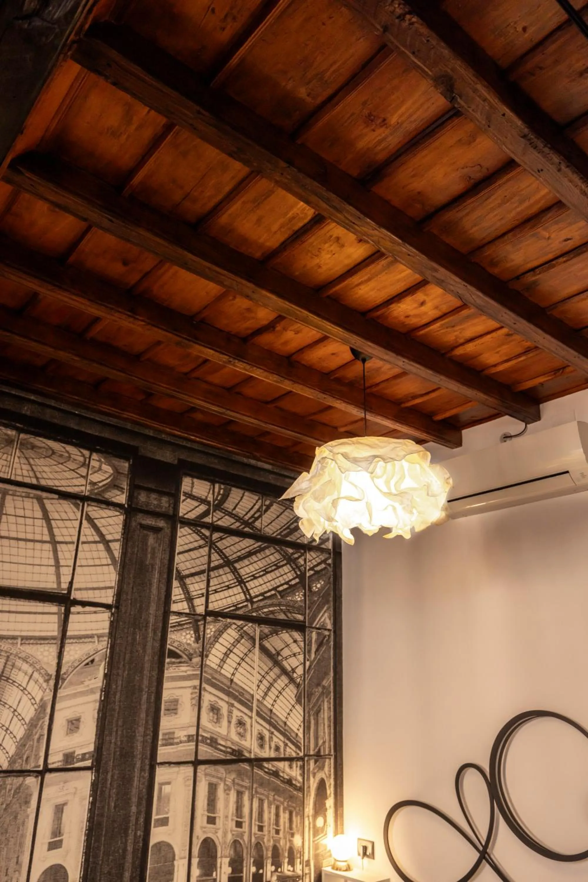 Decorative detail in Alloggio Fronte Egizio