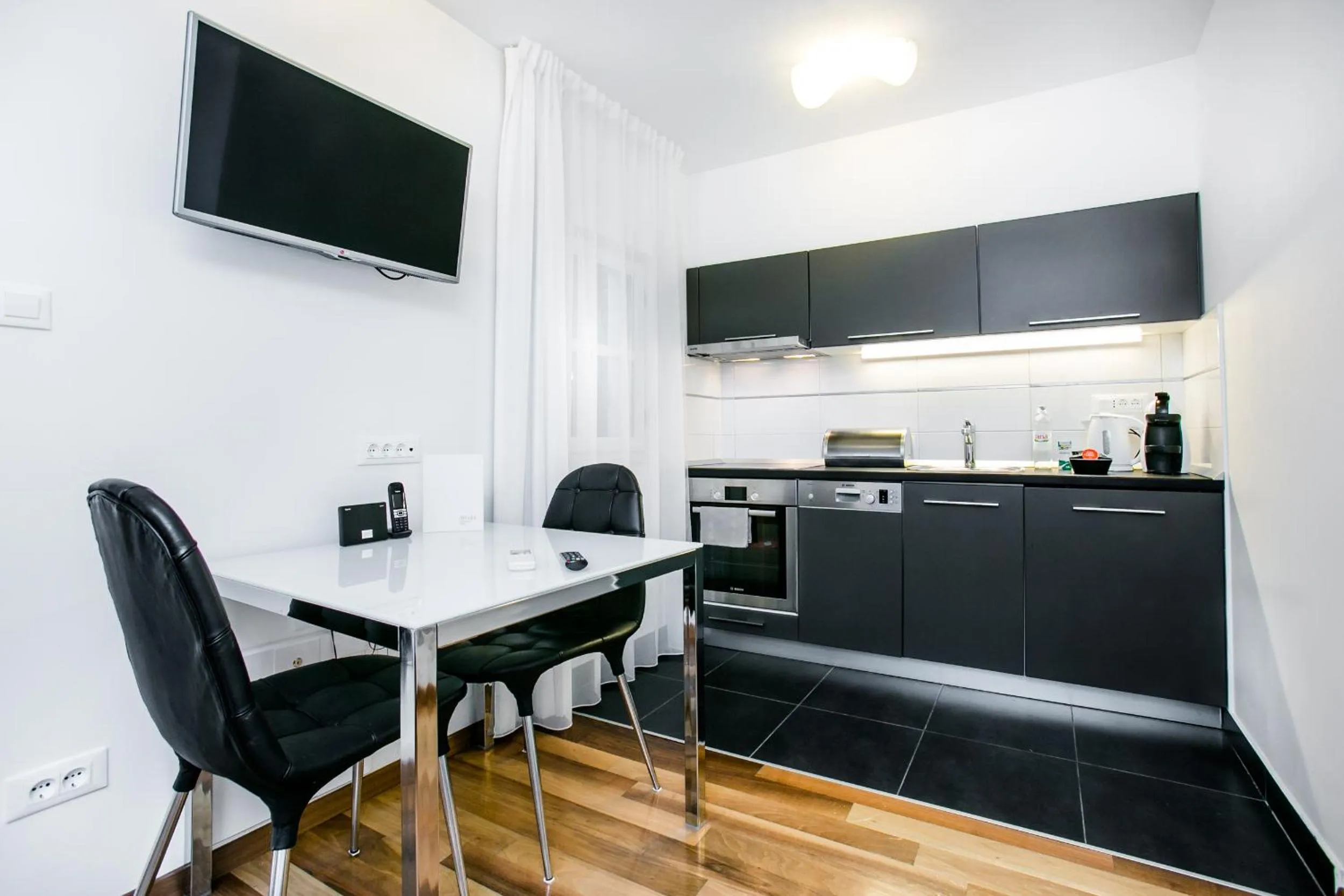 Kitchen or kitchenette in Divota Apartment Hotel