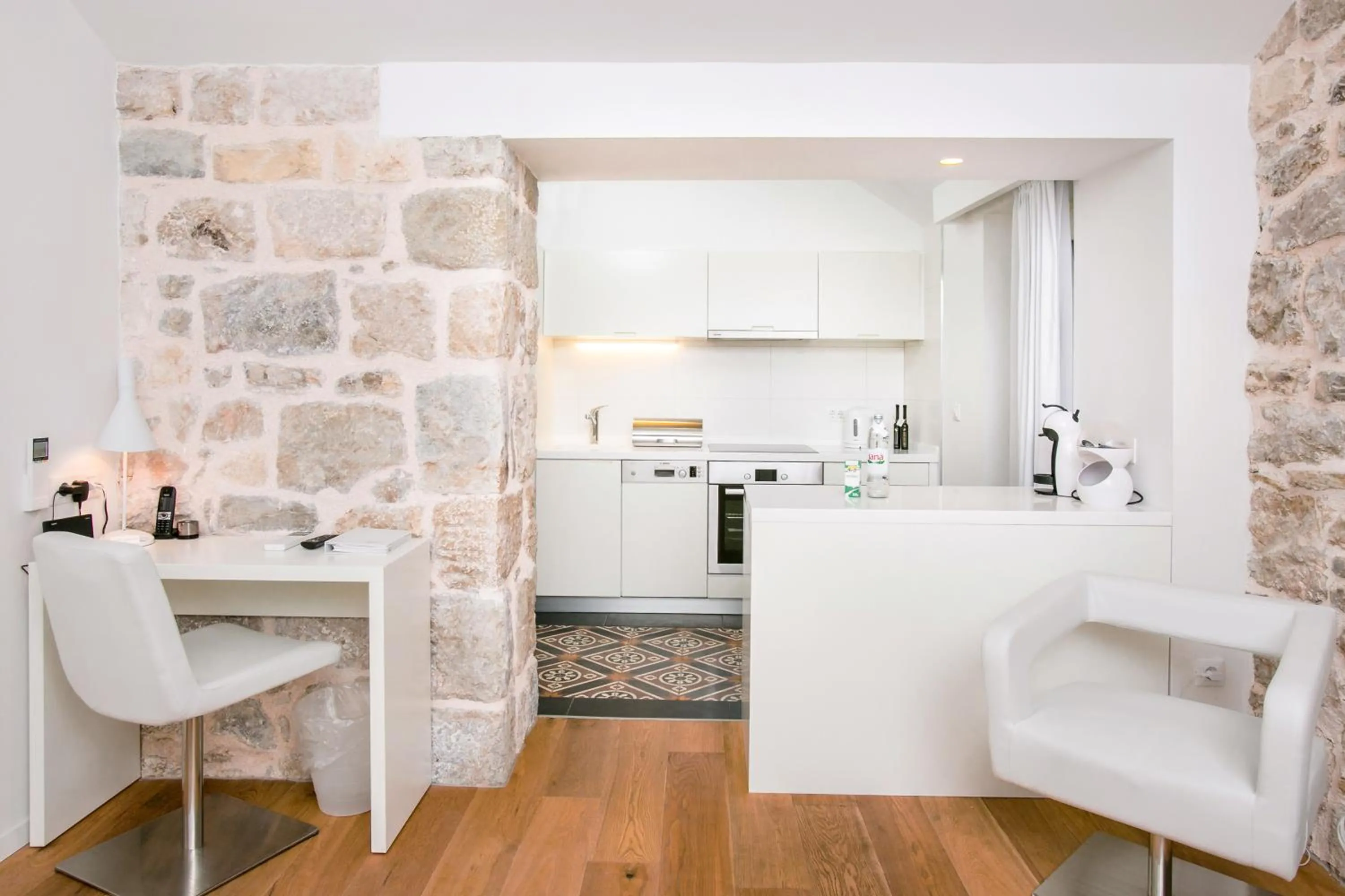 Kitchen or kitchenette in Divota Apartment Hotel