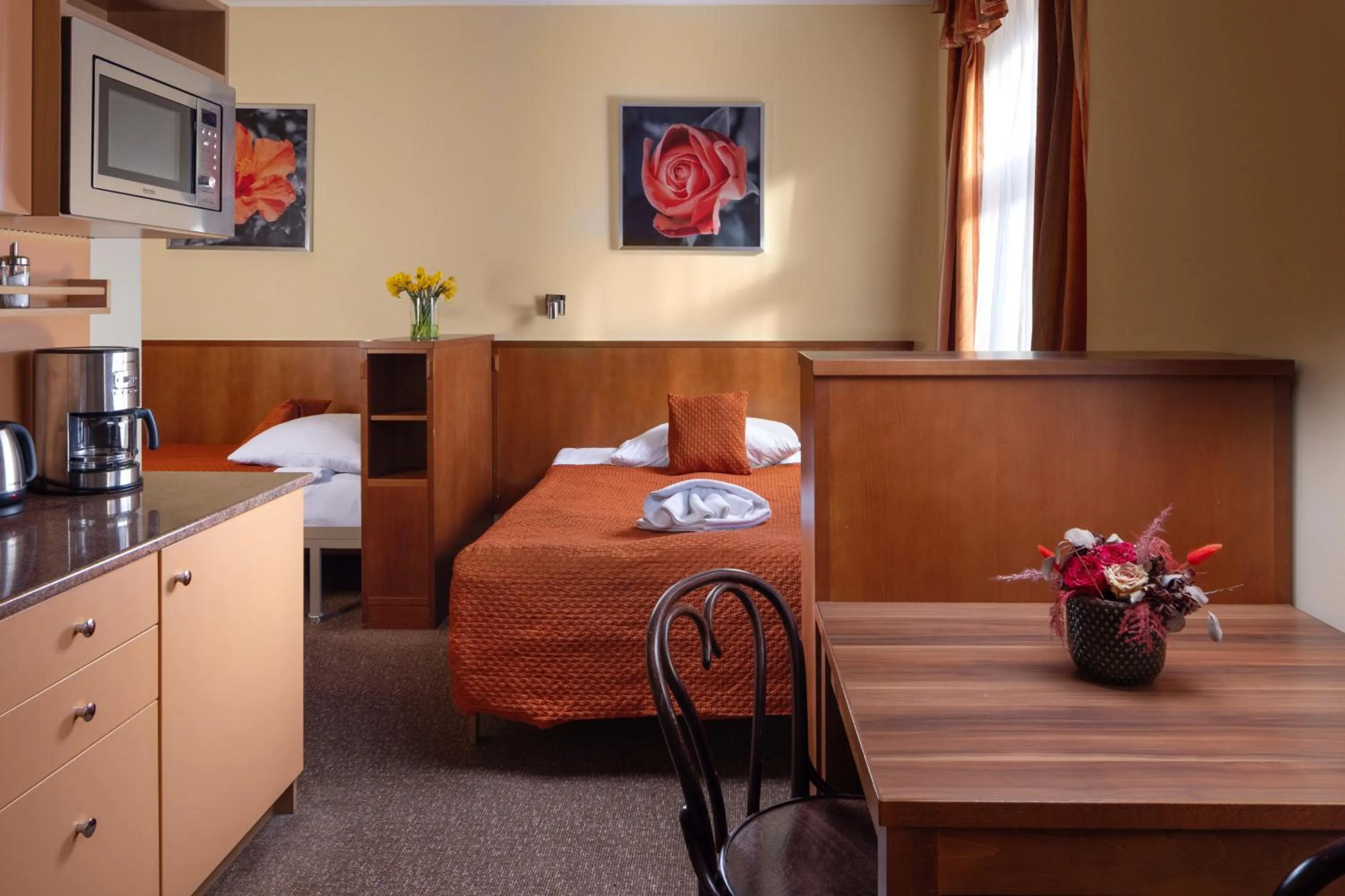 Bedroom, Bed in Anyday Apartments