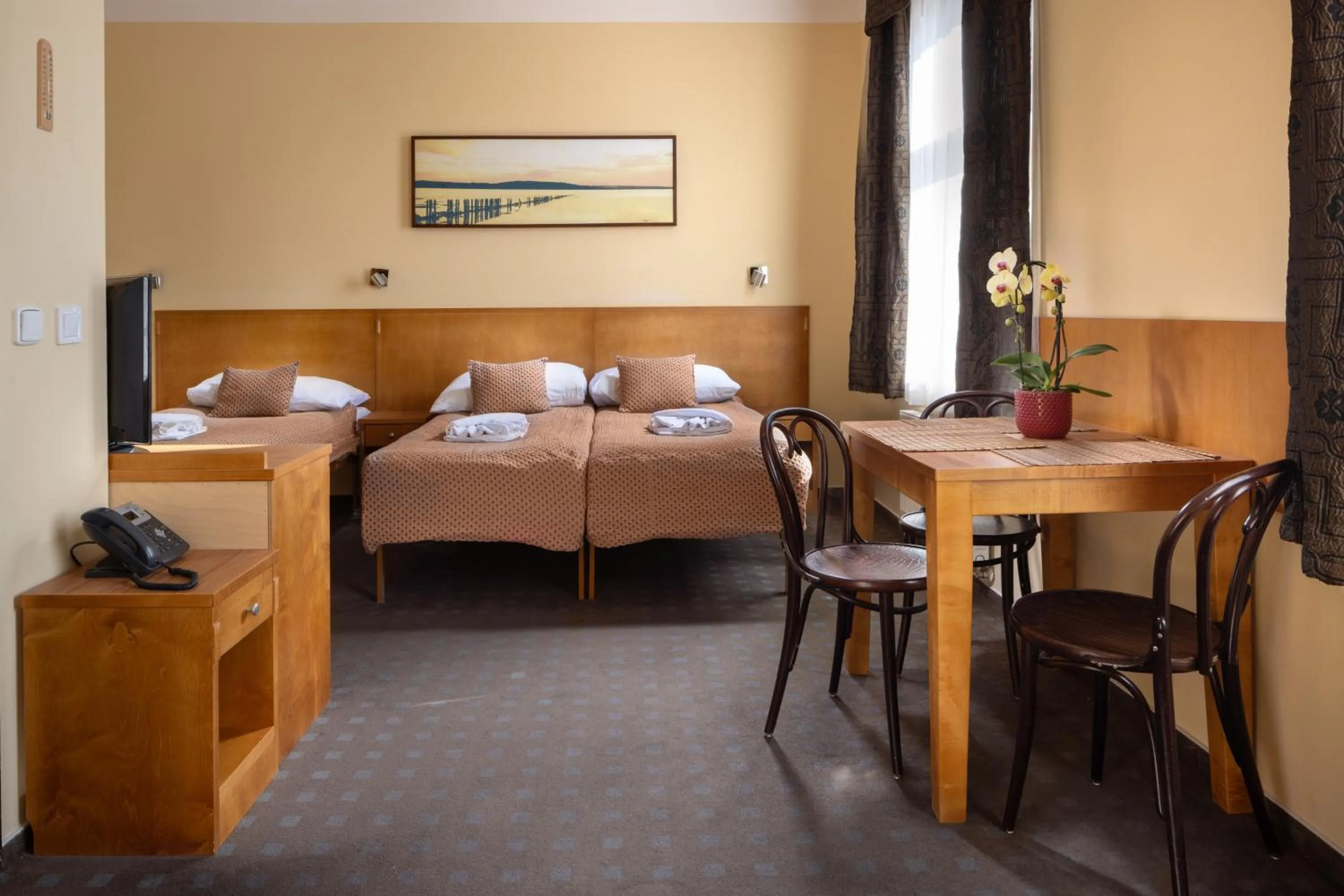 Bedroom, Bed in Anyday Apartments