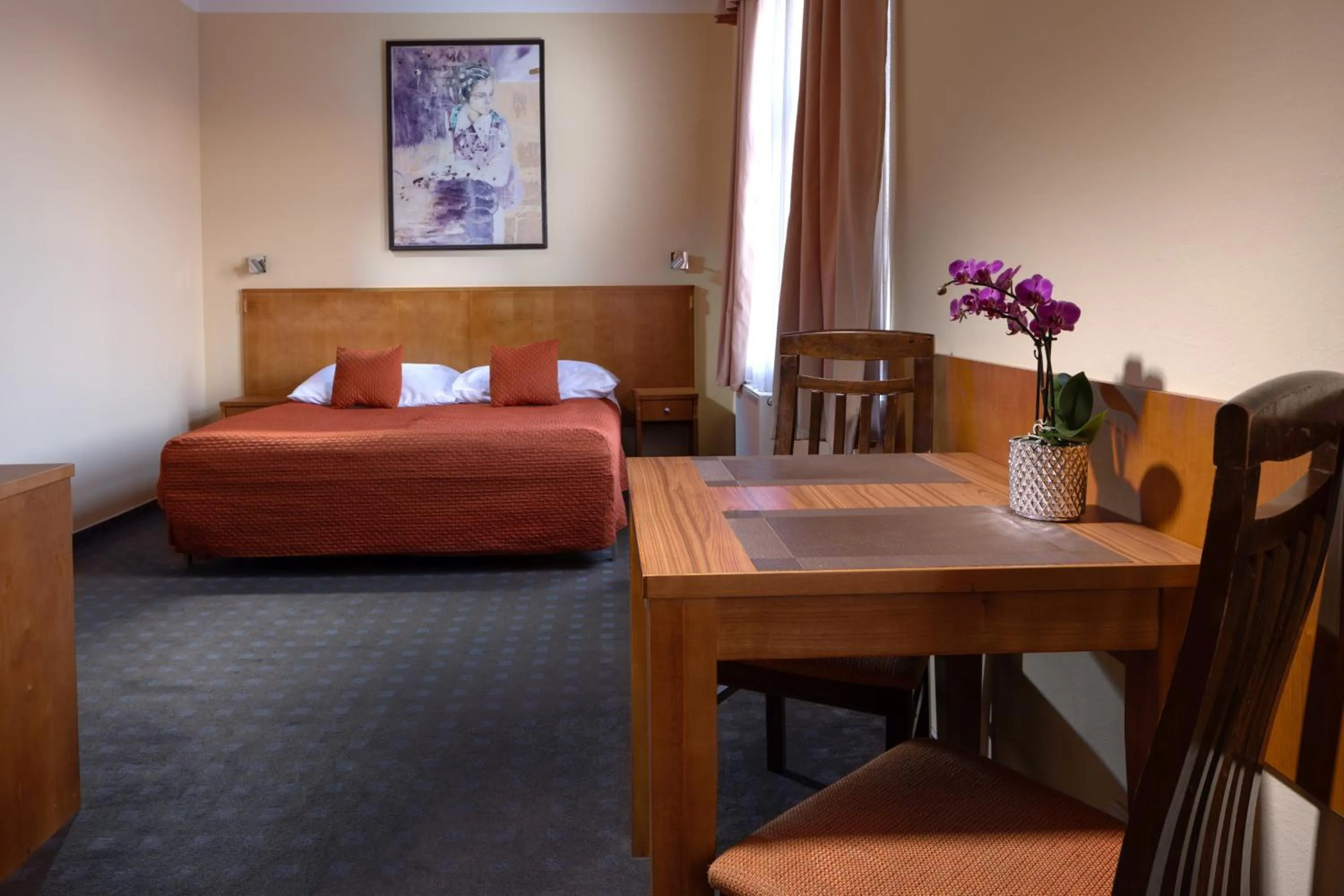 Bedroom, Bed in Anyday Apartments