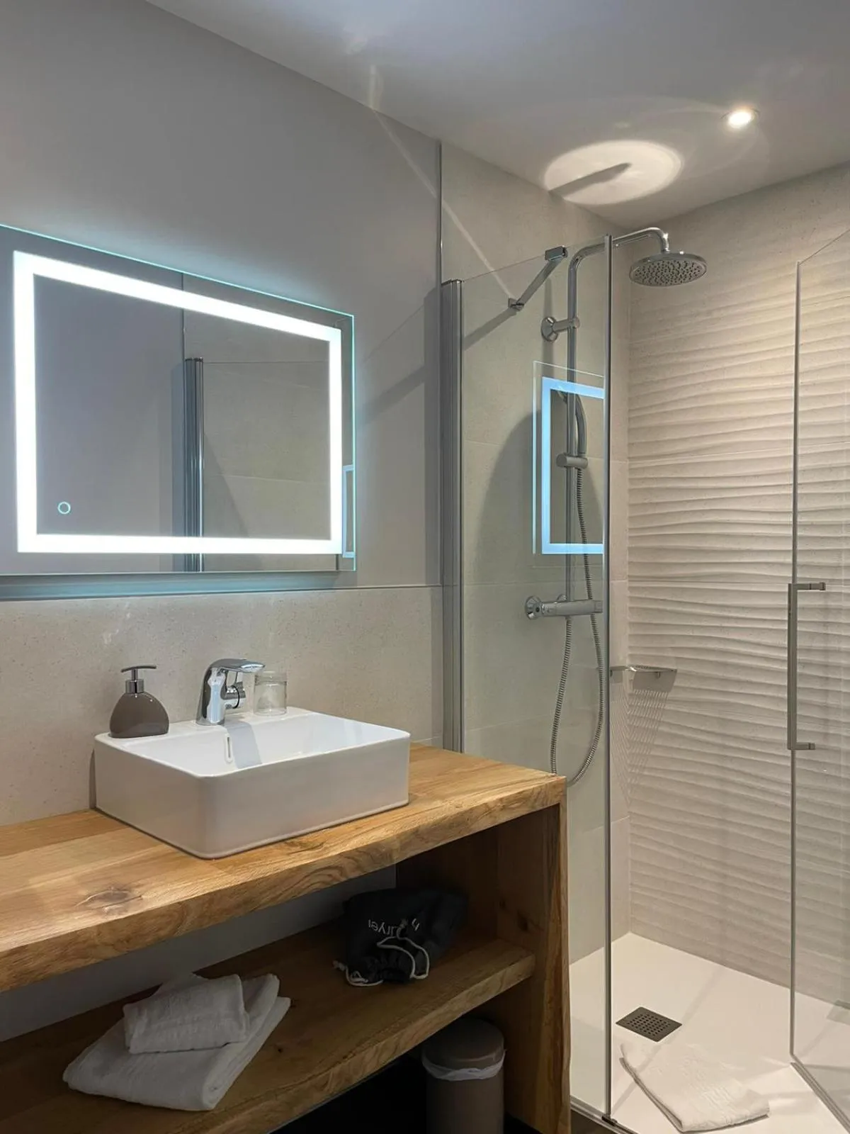 Hôtel & Restaurant - Le Manoir des Cèdres - piscine extérieure et climatisation